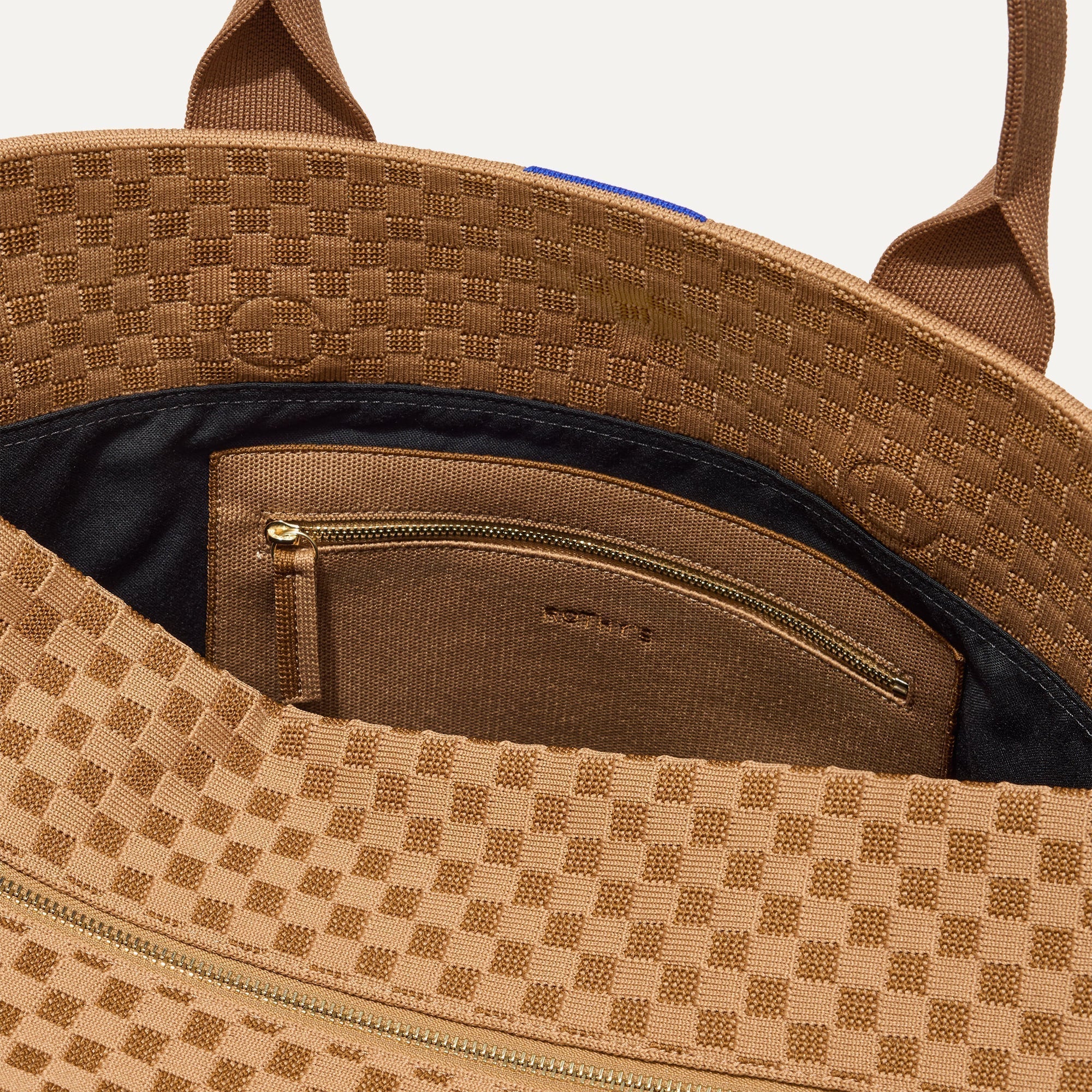 029_Weekender_Hazelnut_PocketDetail_3947.jpg