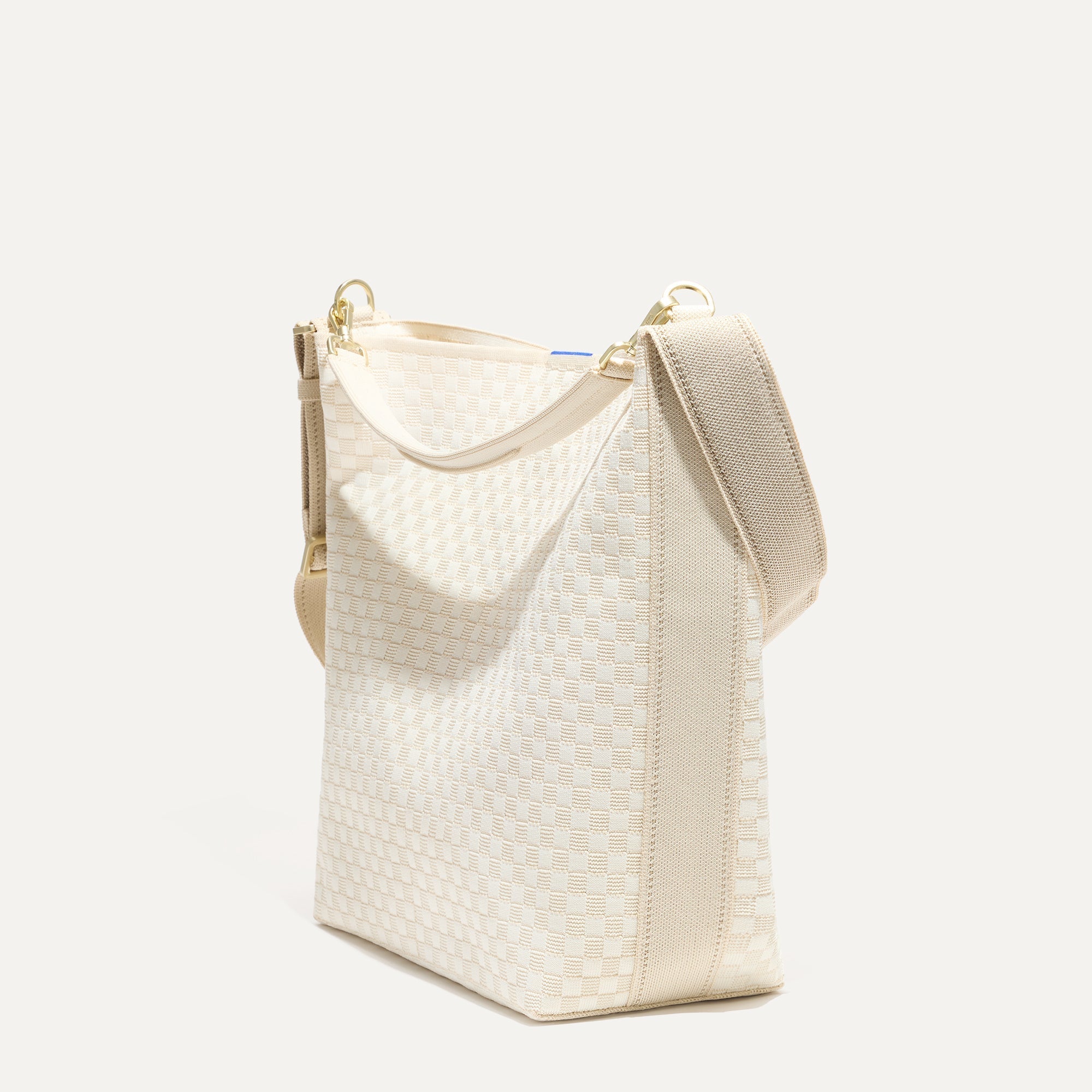 039_BucketBag_WhiteSand_45_Degree_3498.jpg