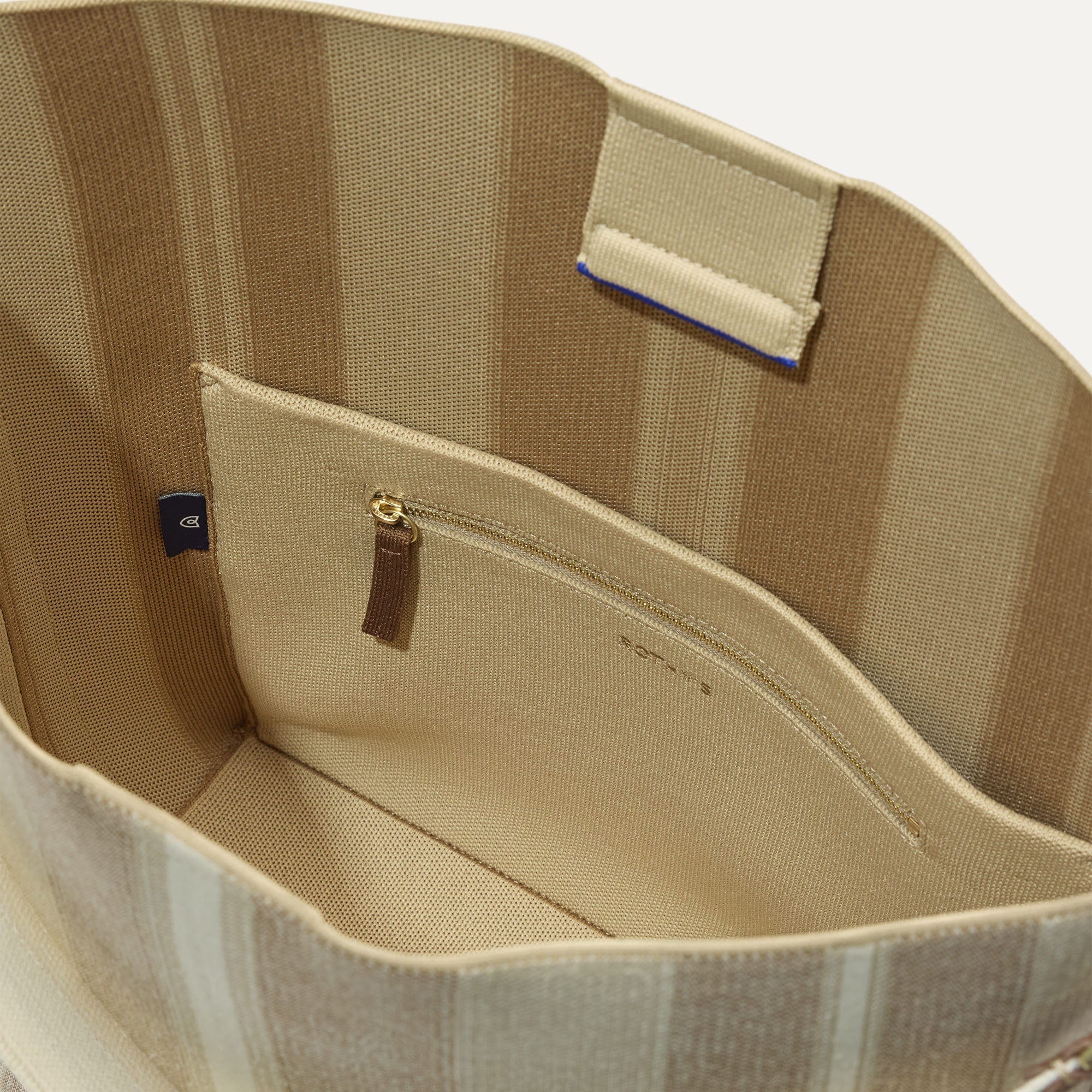 039_Bucket_Bag_Oat_Latte_Pocket_6557_1.jpg