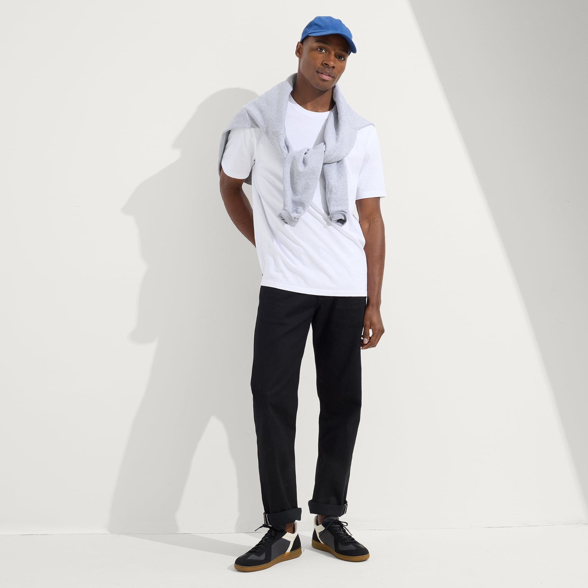 056_RS01Sneaker_ObsidianBlack_On-Figure_0014.jpg