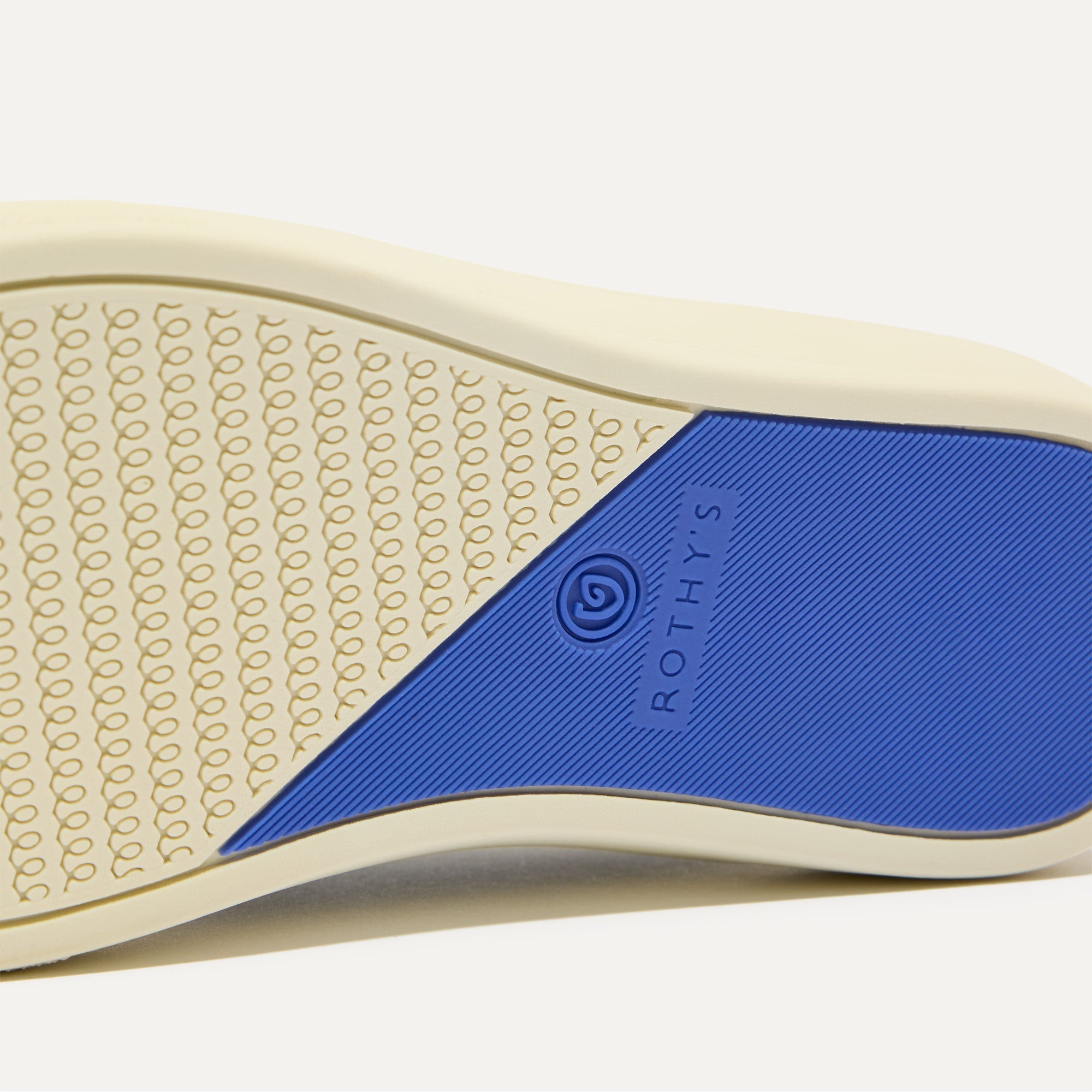 068_KidsStrapSneakerStyle_SpruceCamo_Sole_3221.jpg