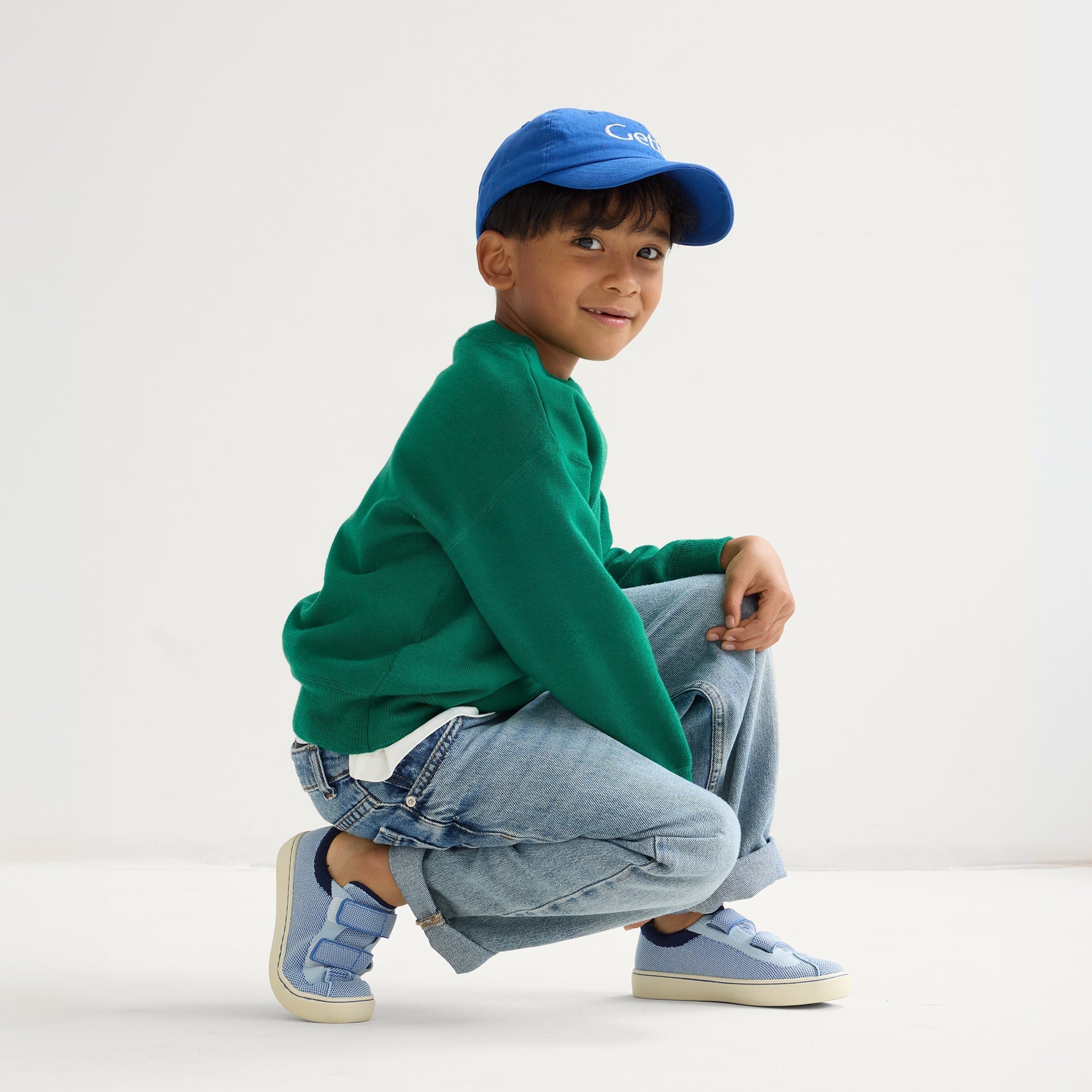 068_KidsStrapSneaker_BerryBlue_OnFigure_2310.jpg