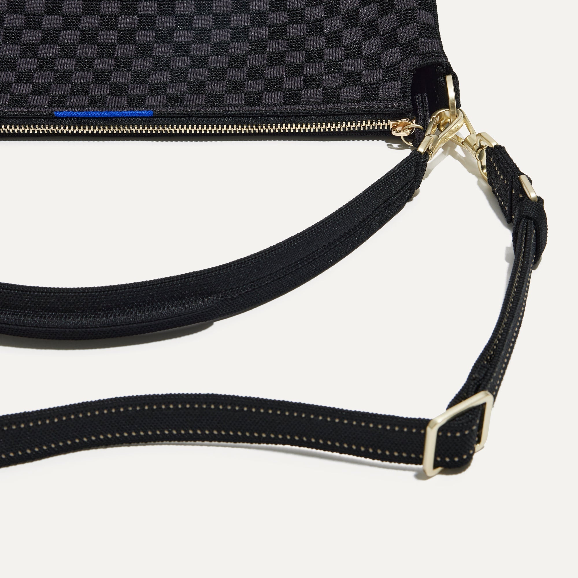 106_DailyCrossbody_BlackSand_Strap.jpg