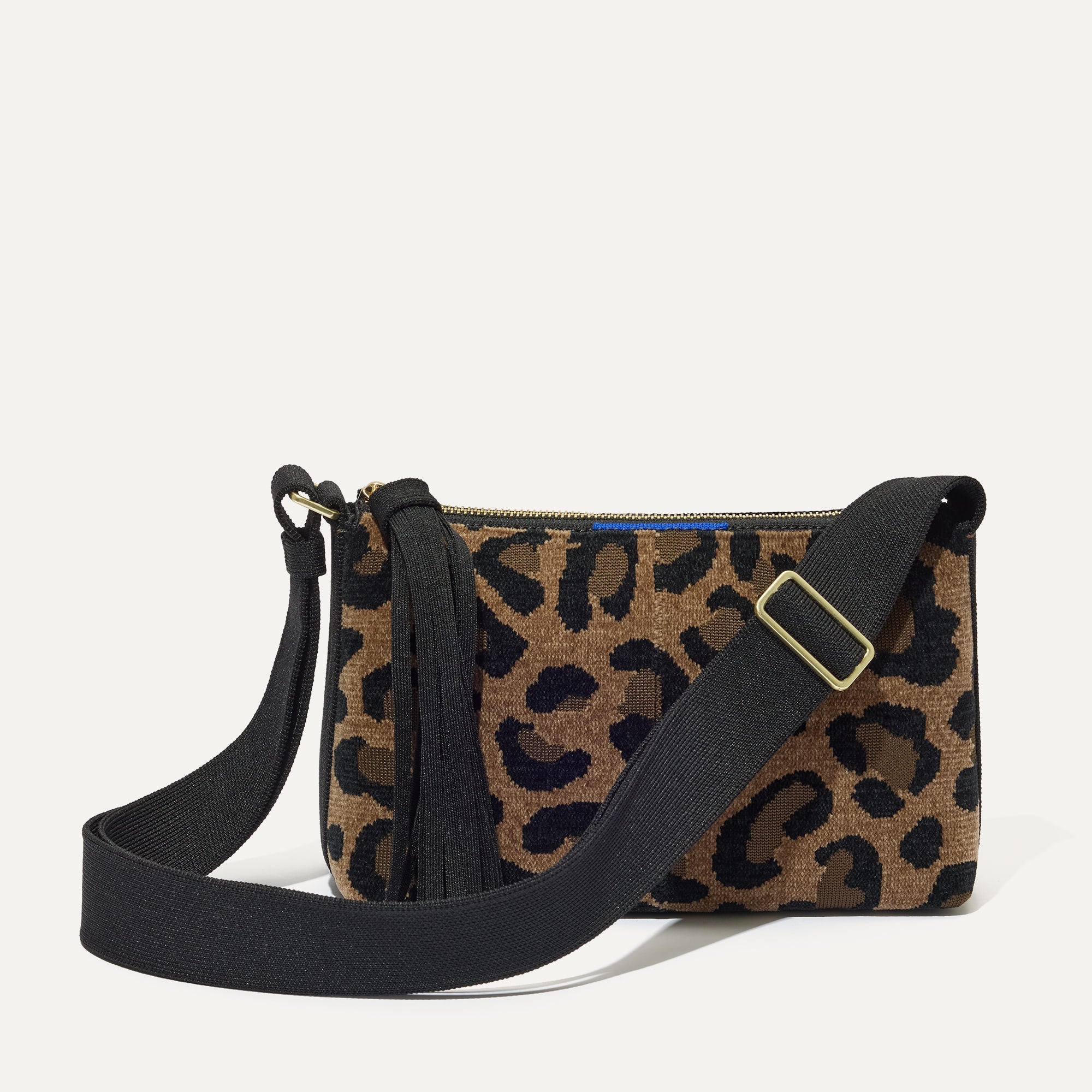 142_CasualCrossbody_ReVelvetTMCat_Front_5534.jpg