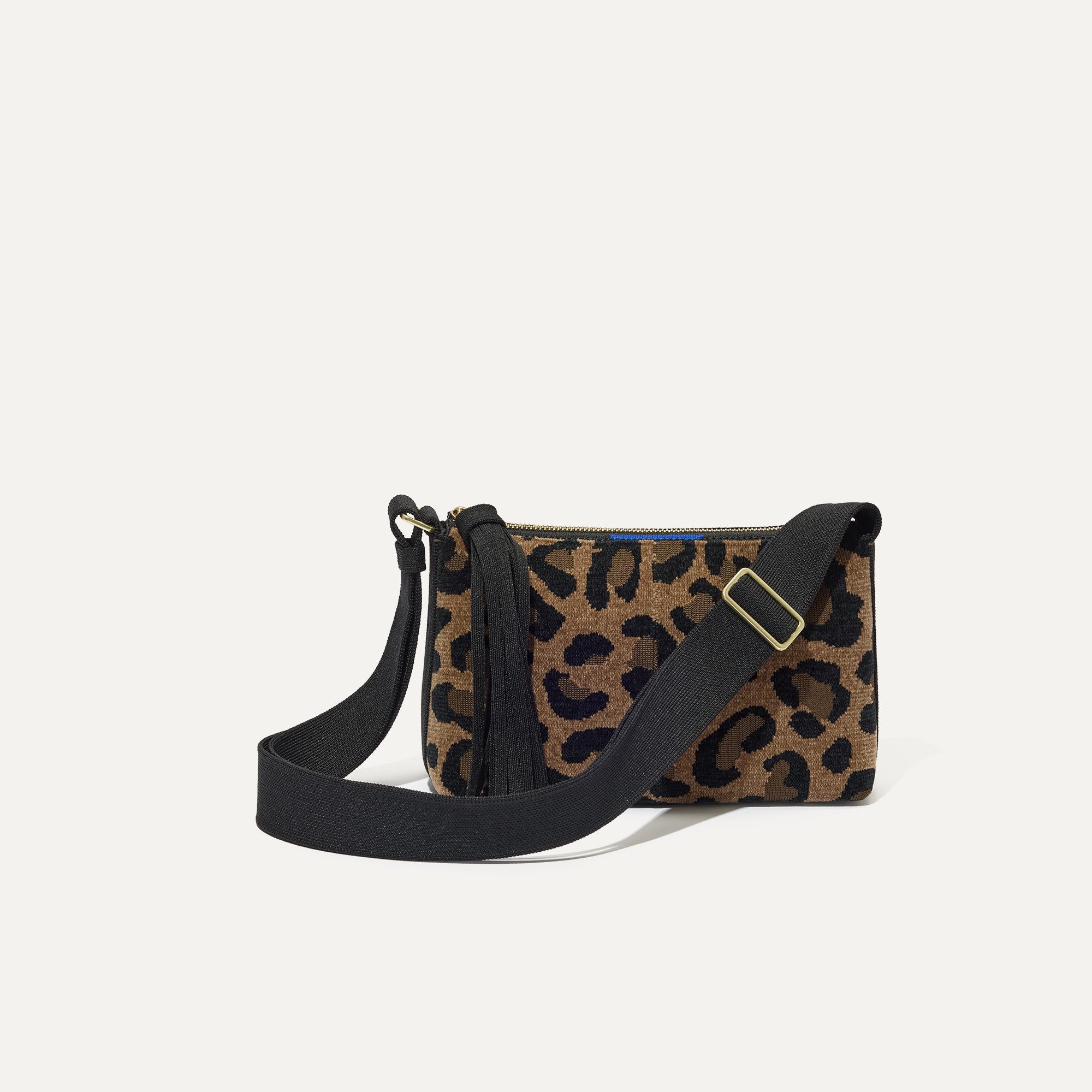 142_CasualCrossbody_ReVelvetTMCat_Front_5534_shop_dc7d50e7-3709-4946-8850-b0dfb268fa92.jpg
