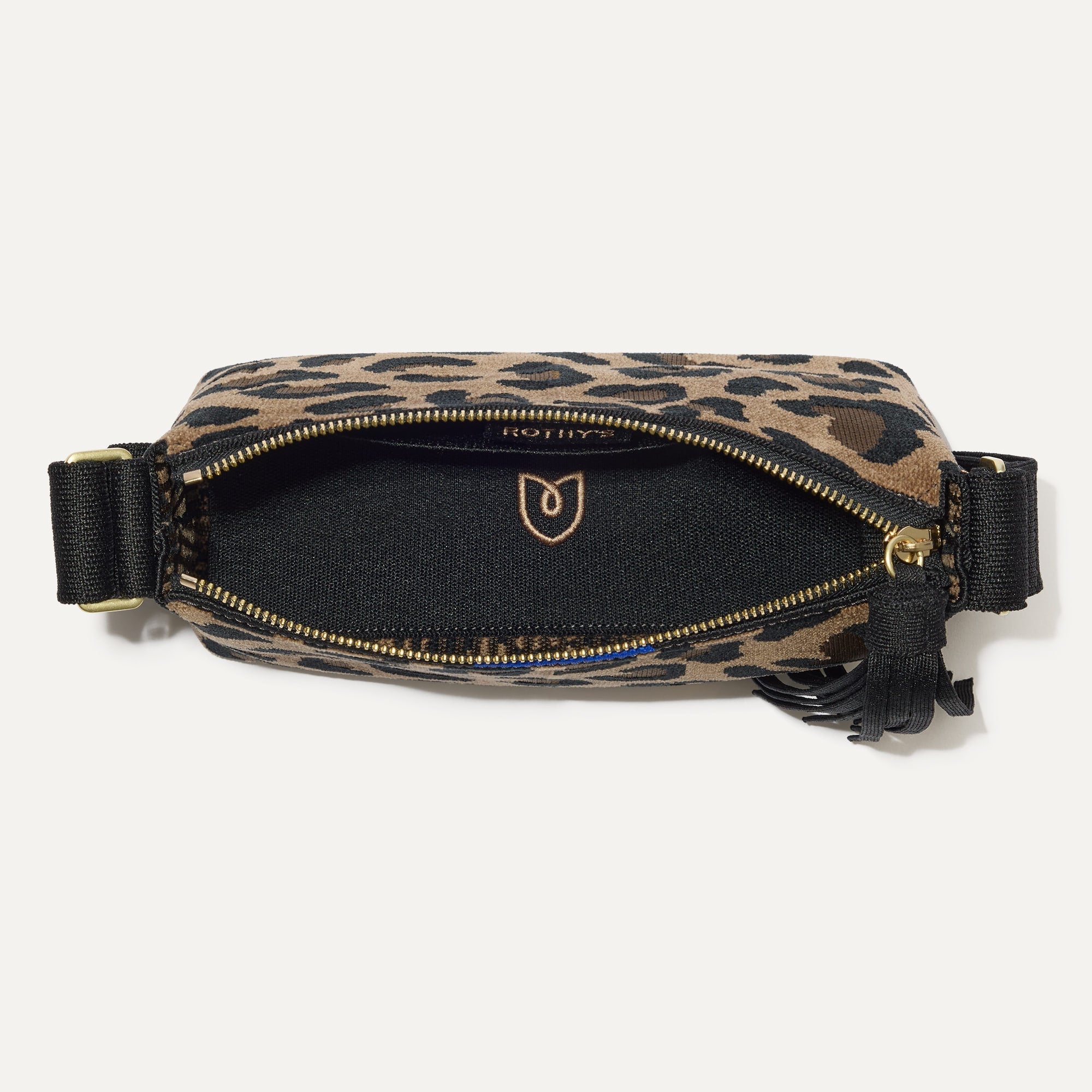 142_CasualCrossbody_ReVelvetTMCat_Overhead_5667.jpg
