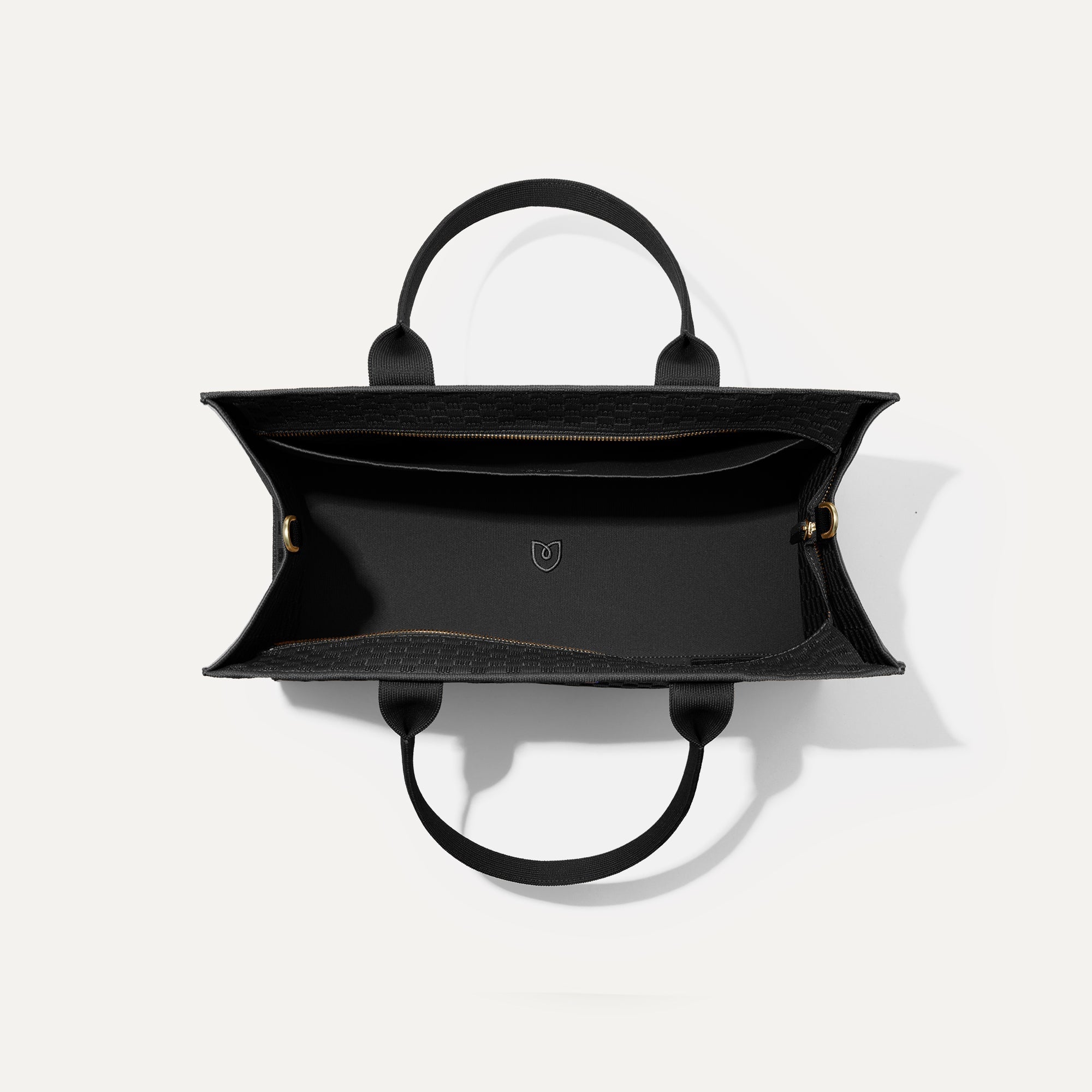 162_ClassicTote_BlackSand_Overhead_7025.jpg
