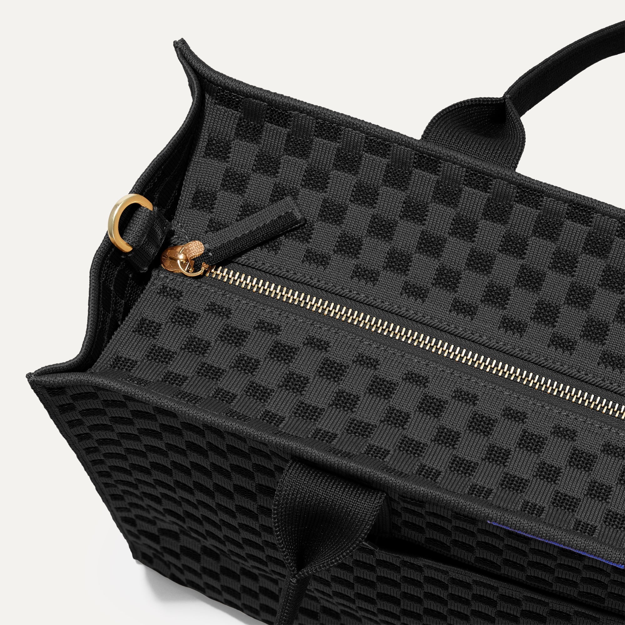 162_ClassicTote_BlackSand_TopZipper_7105.jpg