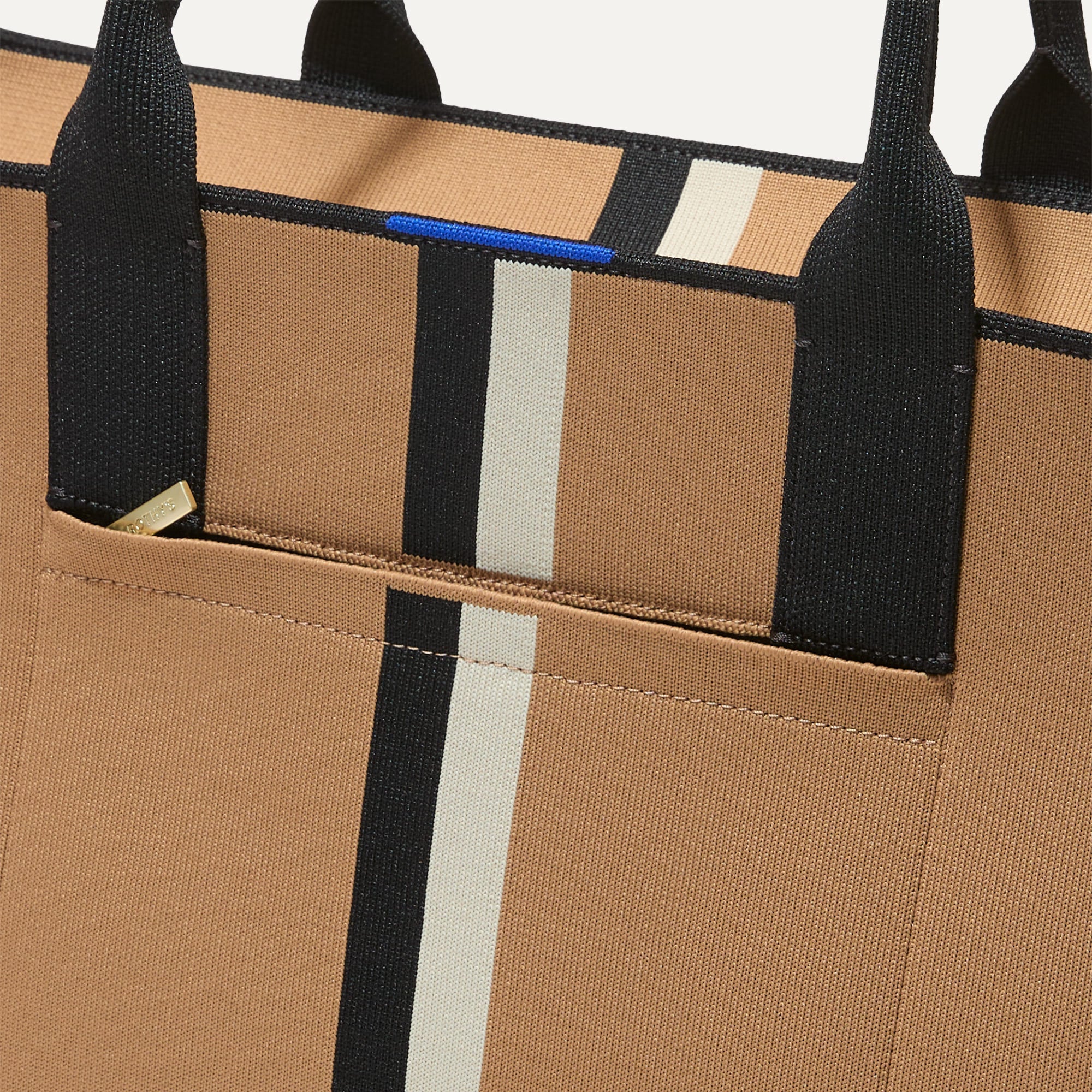 162_ClassicTote_GrandPiano_ZipPocketDetail_0889.jpg