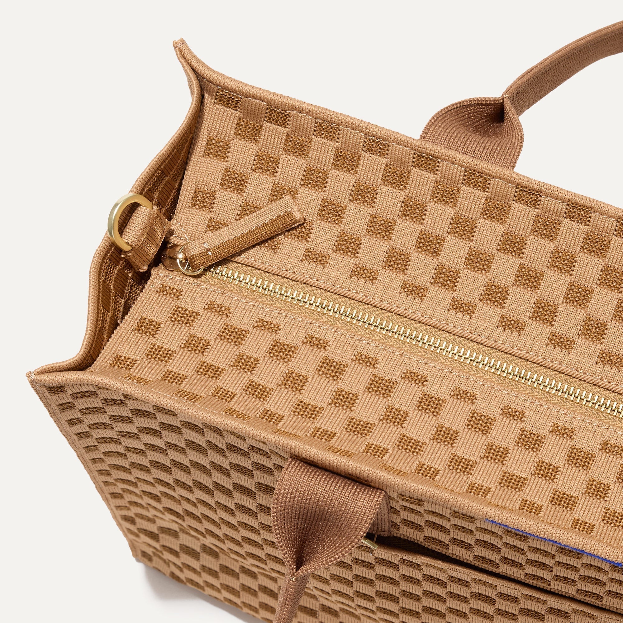 162_ClassicTote_Hazelnut_TopZipper_7105.jpg