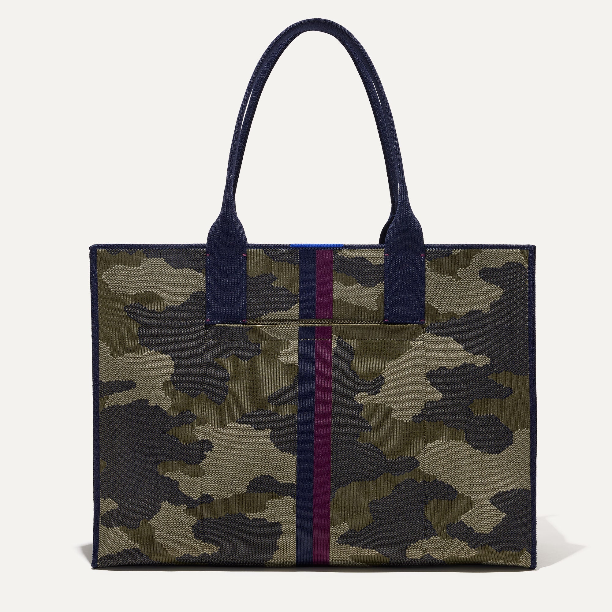 162_ClassicTote_SpruceCamo_Front_0121_shop_1ee540a4-0e43-4ed4-bcb5-dd25809b57ef.jpg