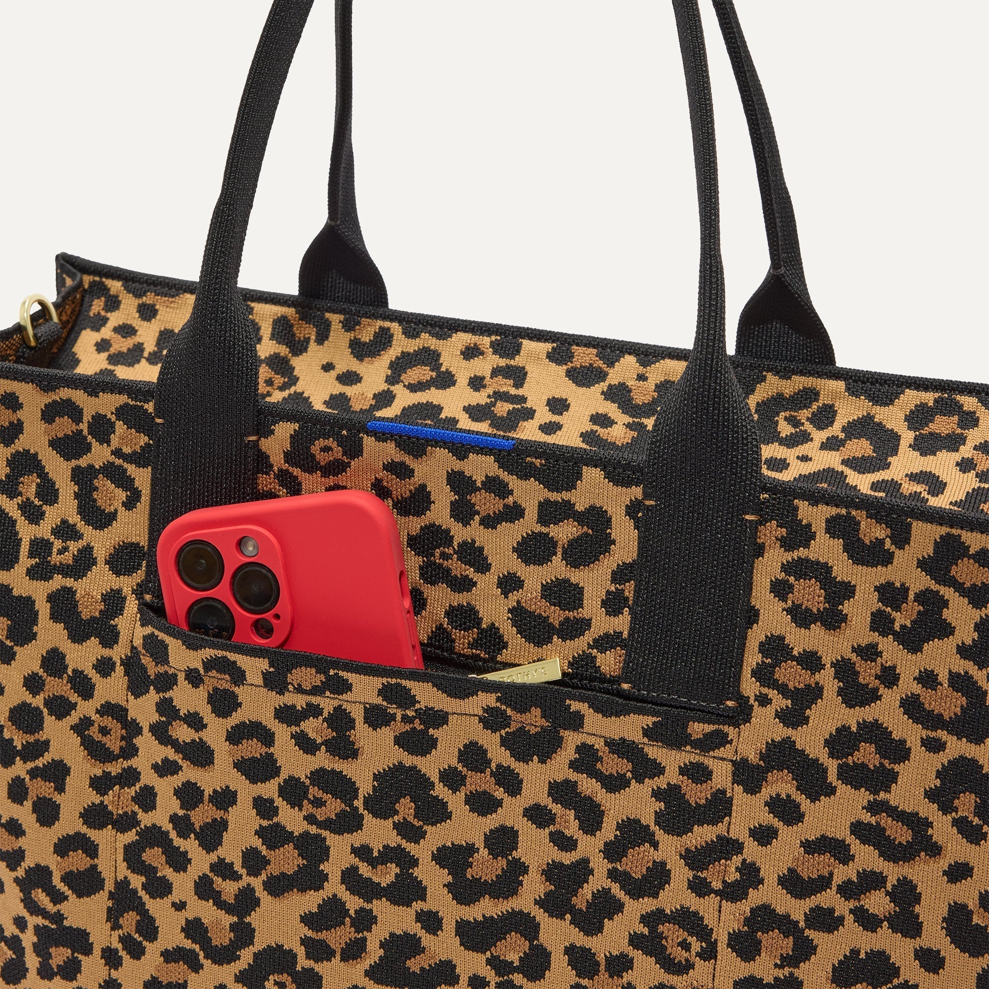 162_ClassicTote_ToastyCat_ZipPocketDetail_5667.jpg