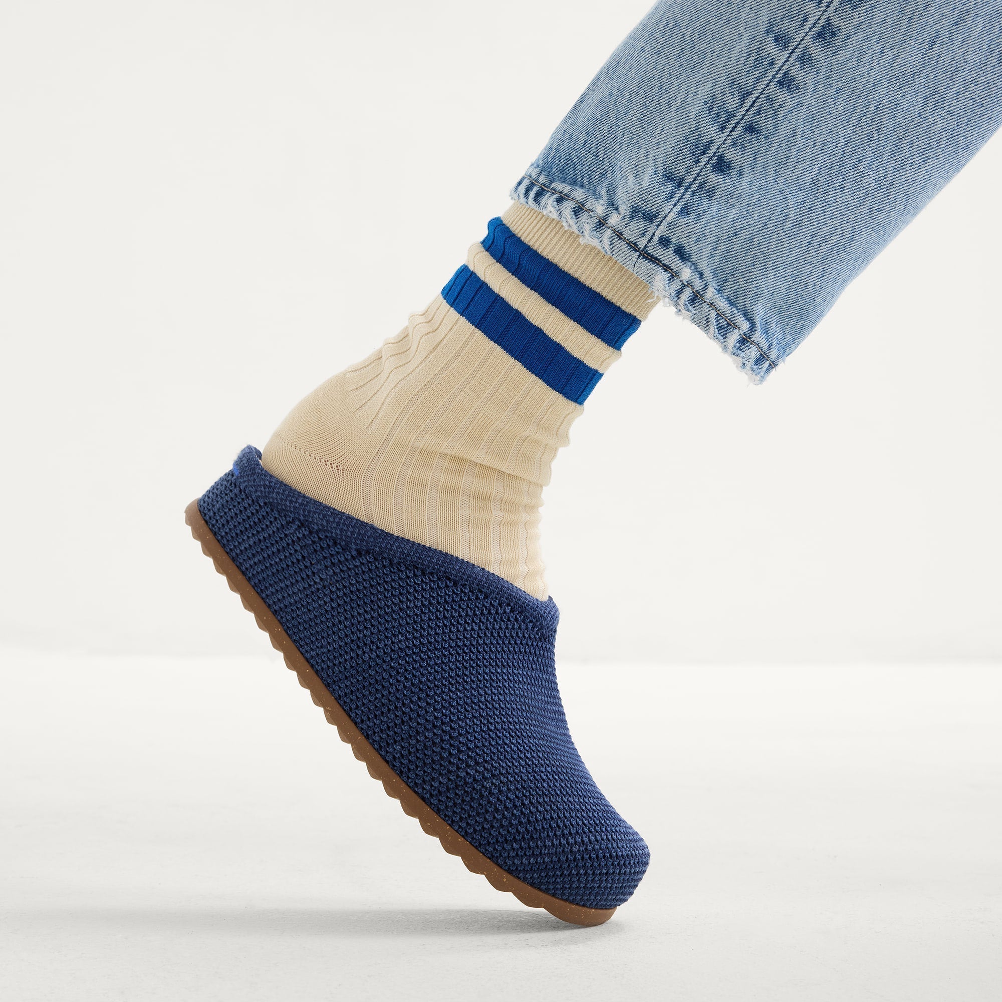 199_TheCasualClog-Hemp_BlueRa_a-Knit_OnFigure_3169_pdp.jpg