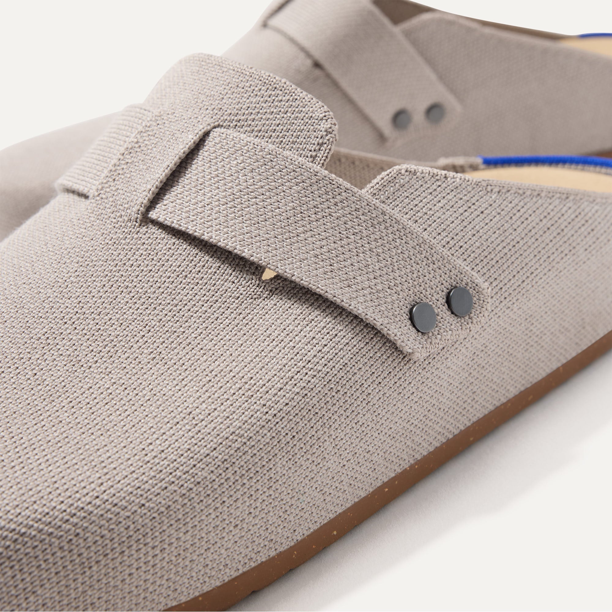 247_Men_sClog_Dove_Toedetail_Macro_4532.jpg