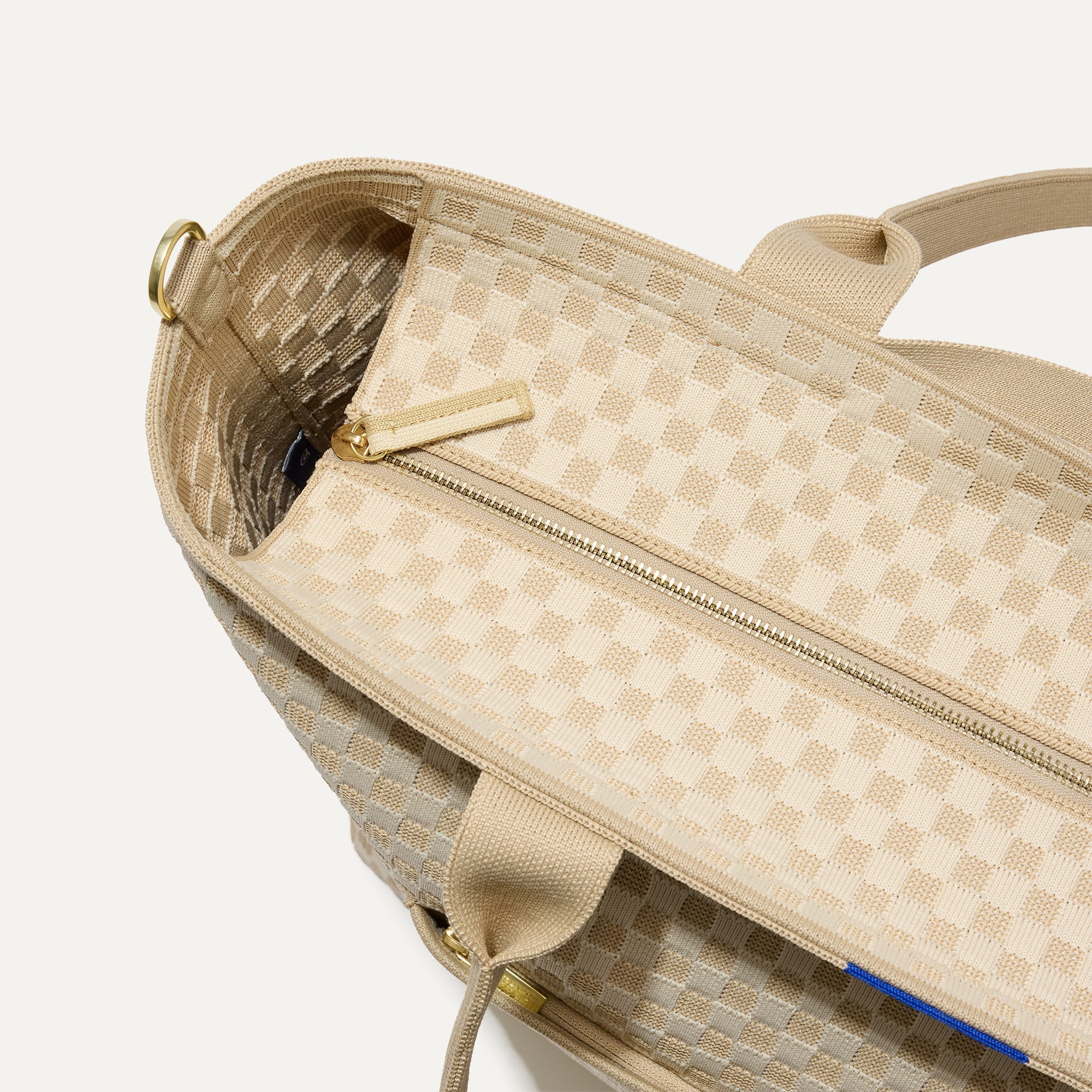 277_Zip_Travel_Tote_Parchment_Basketweave_Top_Zipper_0417.jpg