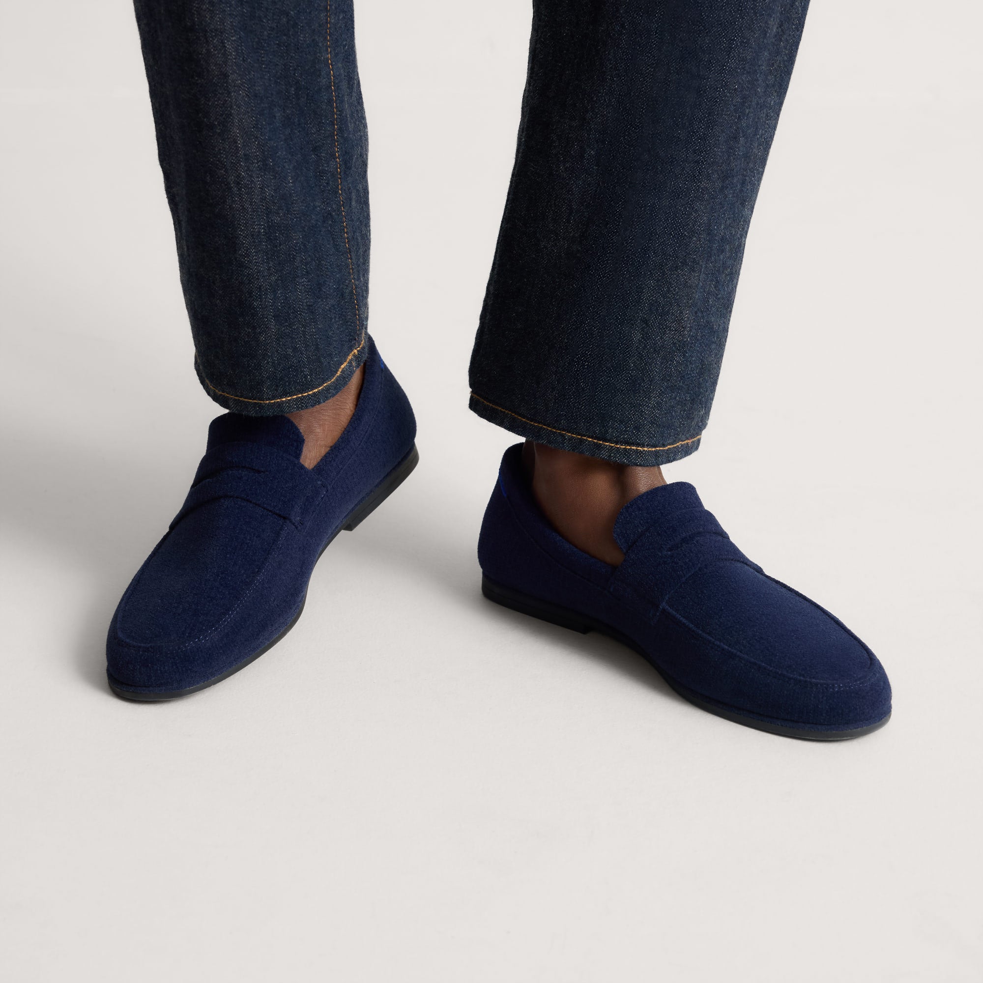 285_ReVelvetMensRavelloPennyLoafer_DeepNavy_On-Figure_0018_1.jpg