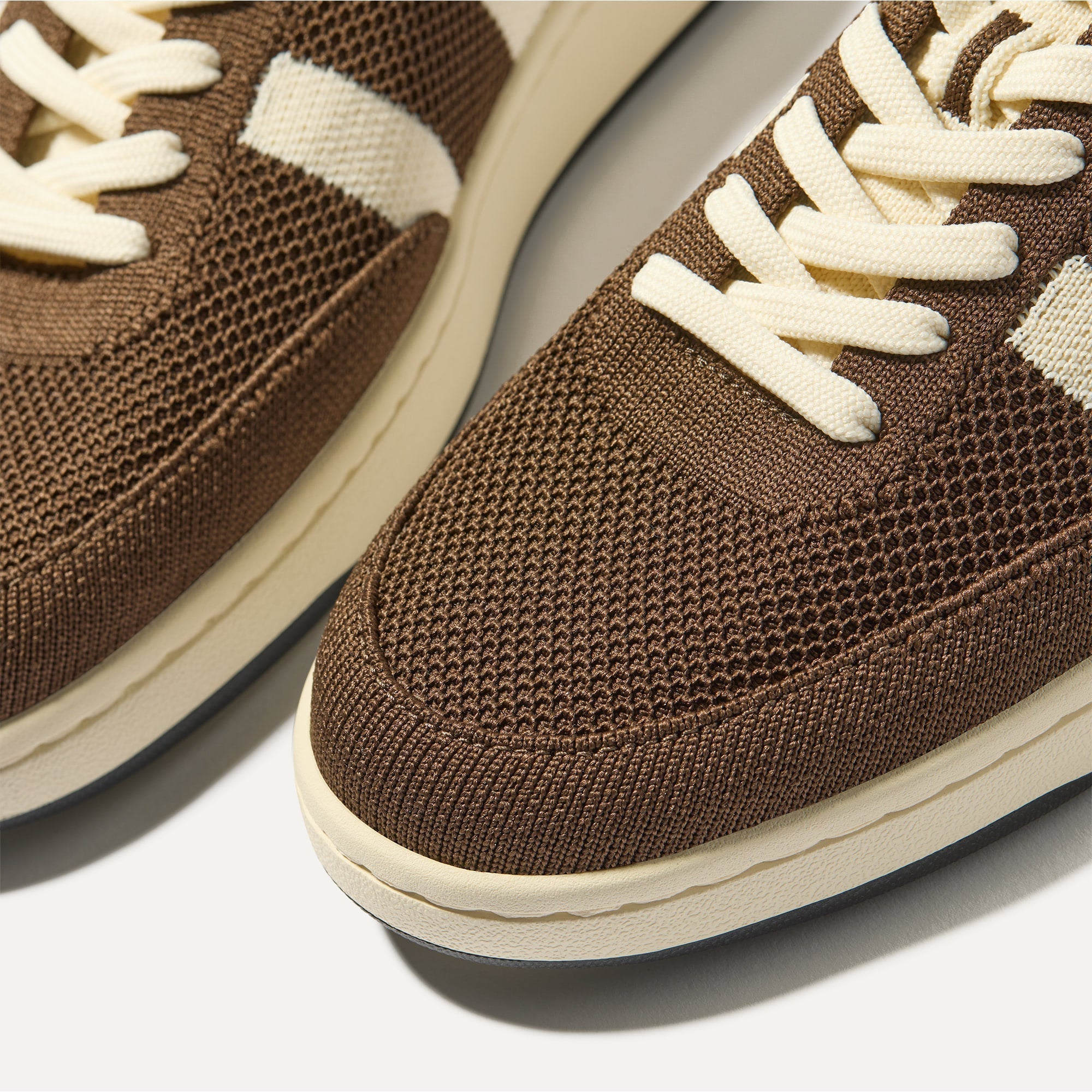 297_Men_sCourtSneaker_Dugout_Toedetail_Macro_6557.jpg
