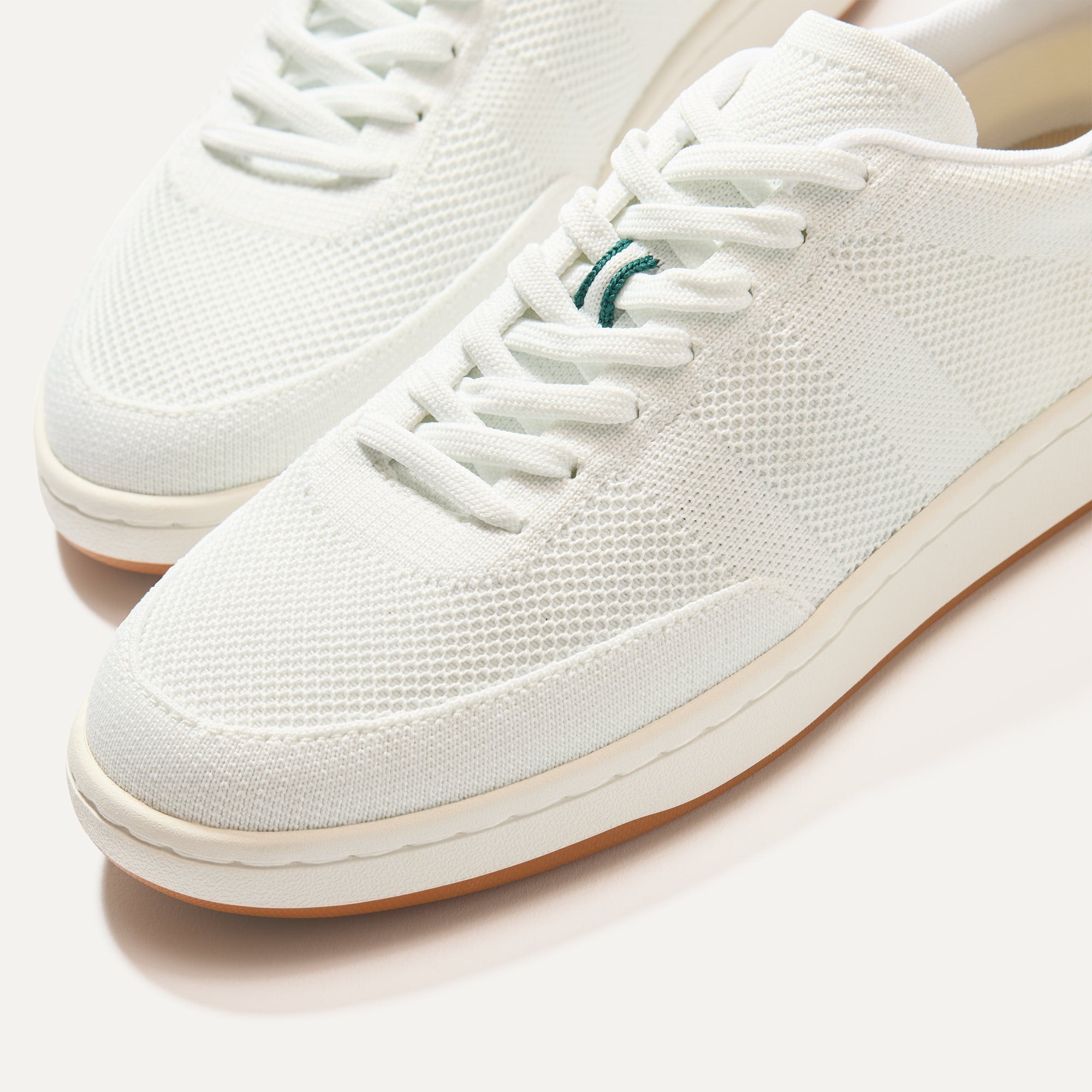 297_Men_sCourtSneaker_Turf_Toedetail_Macro_3332.jpg
