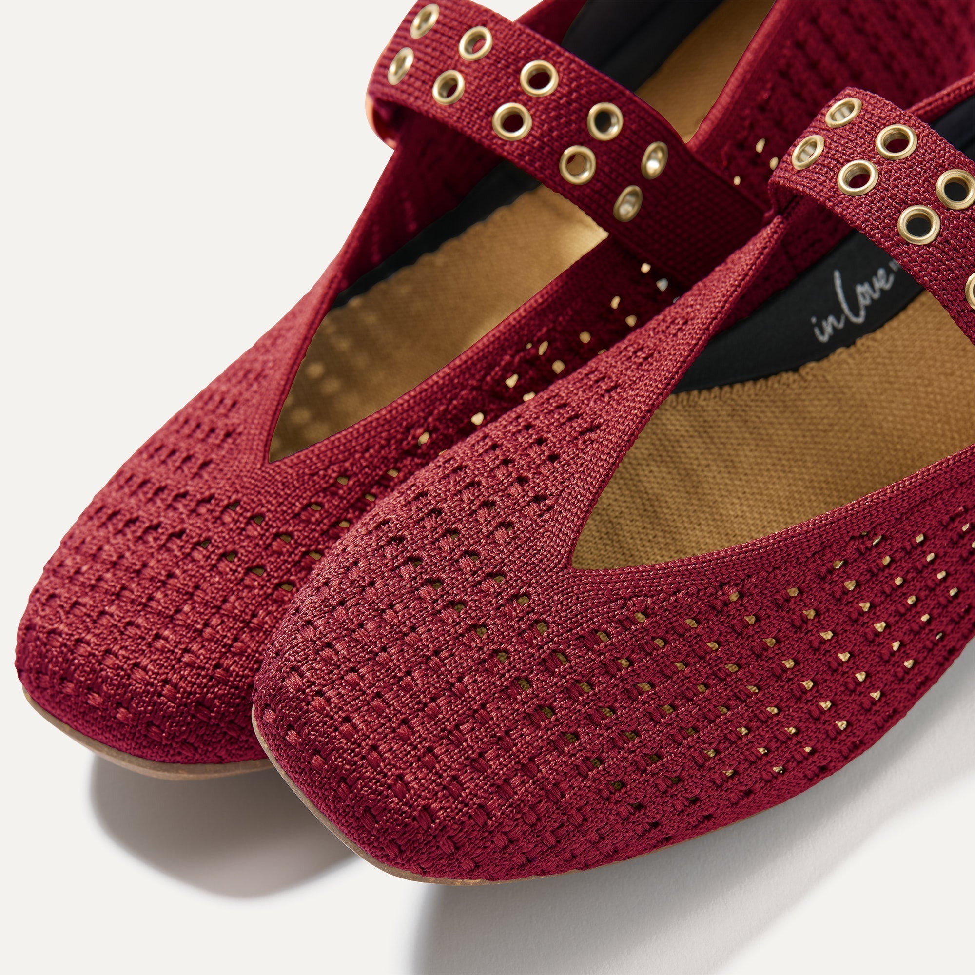 299_TheMaxBuckleMaryJane_RubyMesh_Toedetail_Macro_4776.jpg