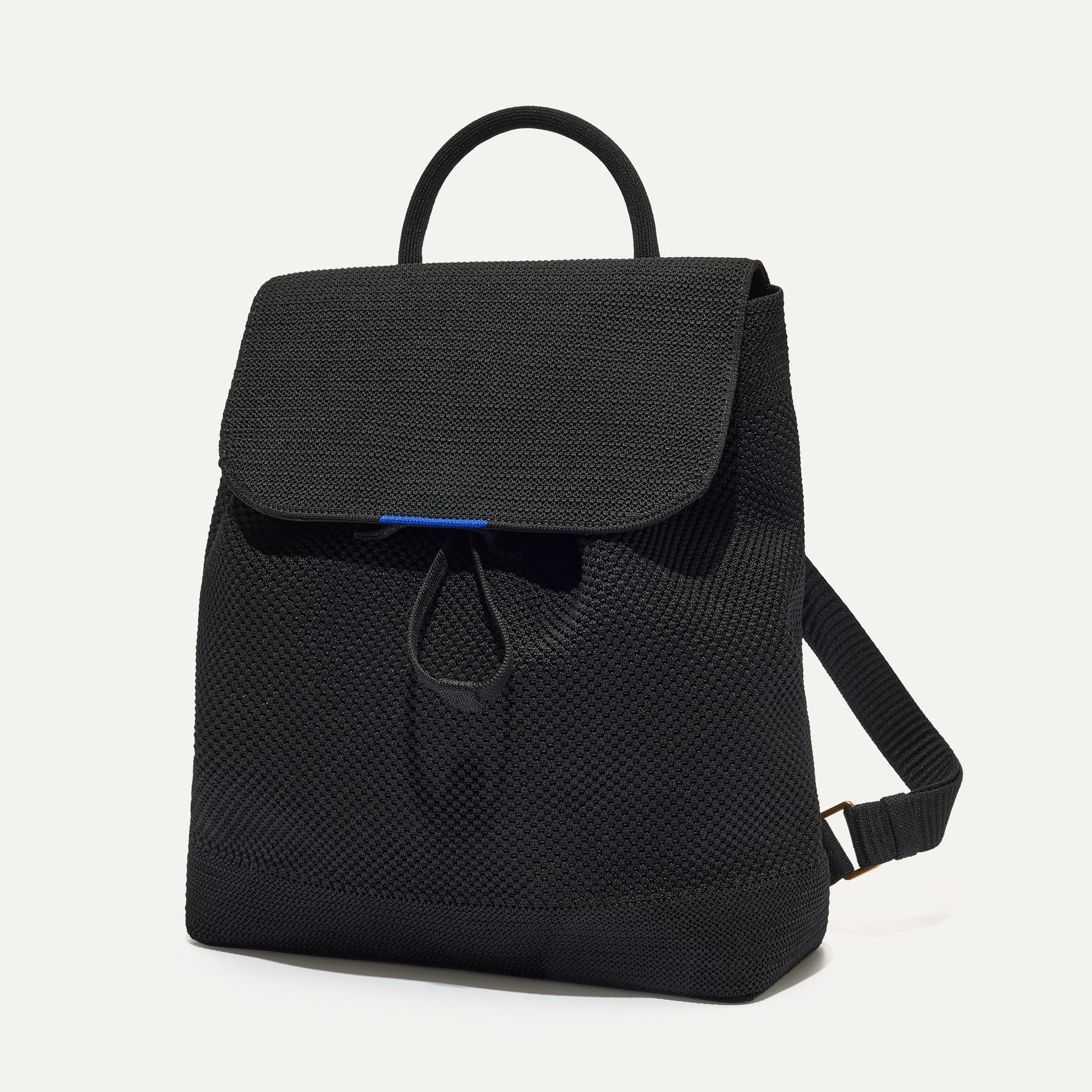 301_CinchBackpack_BlackSand_Front_6778.jpg