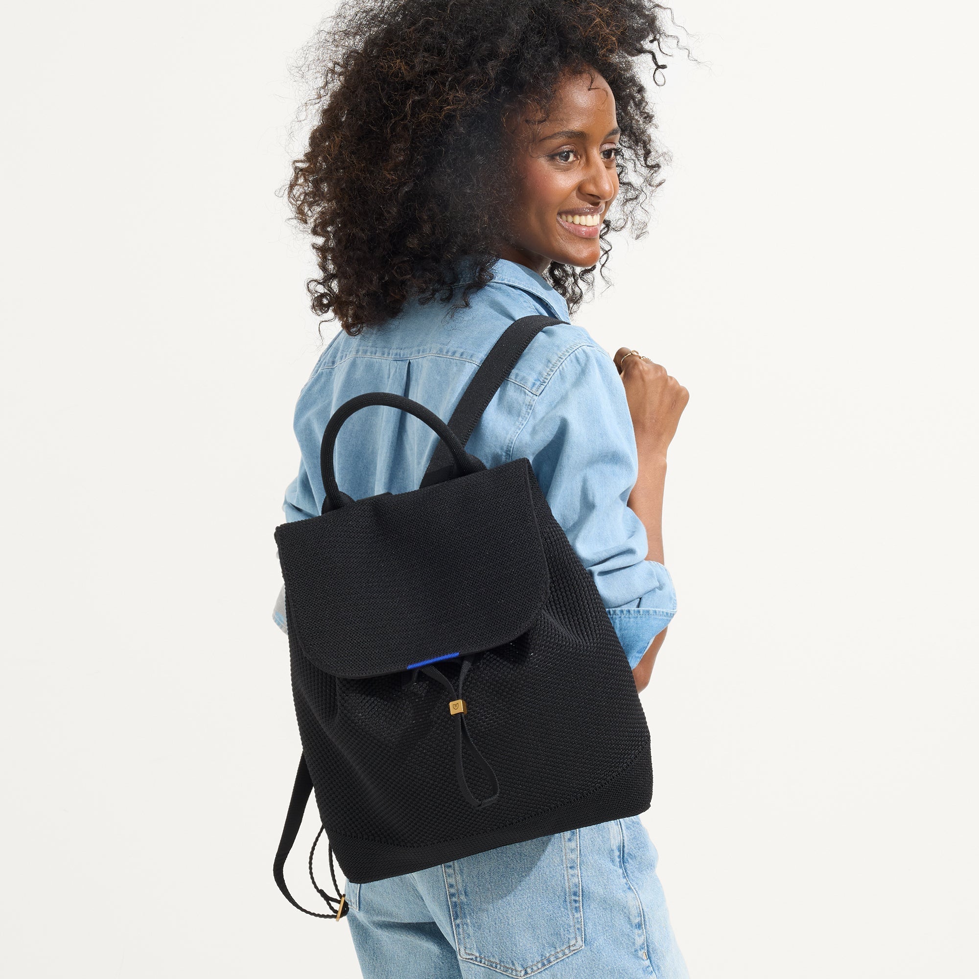 301_CinchBackpack_Black_OnFigure_1311.jpg