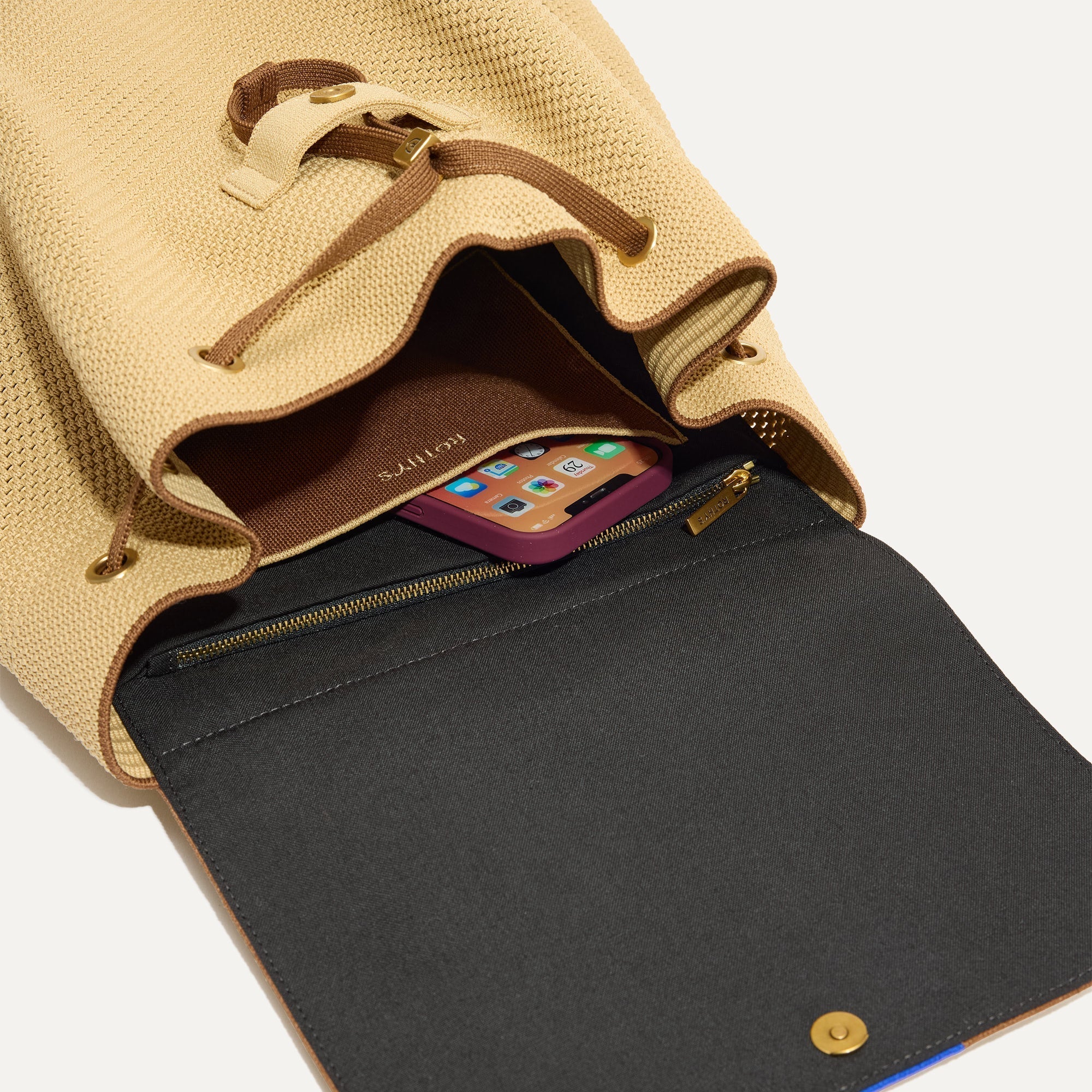 301_CinchBackpack_BrownButter_Pocket_detail_2213.jpg