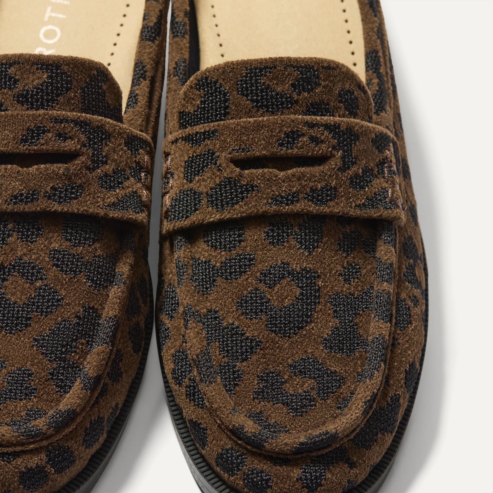 310_PennyLoaferMule_ReVelvetCheetah_Toedetail_Macro_5499.jpg