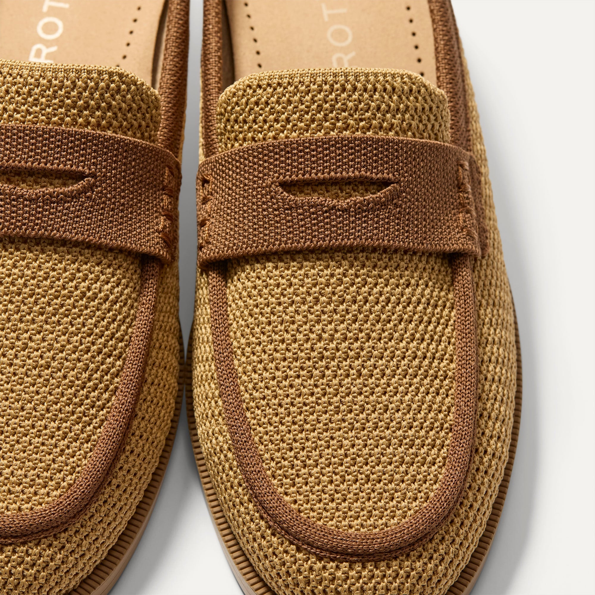 310_PennyLoaferMule_WheatRa_a-Knit_Toedetail_Macro_5454.jpg