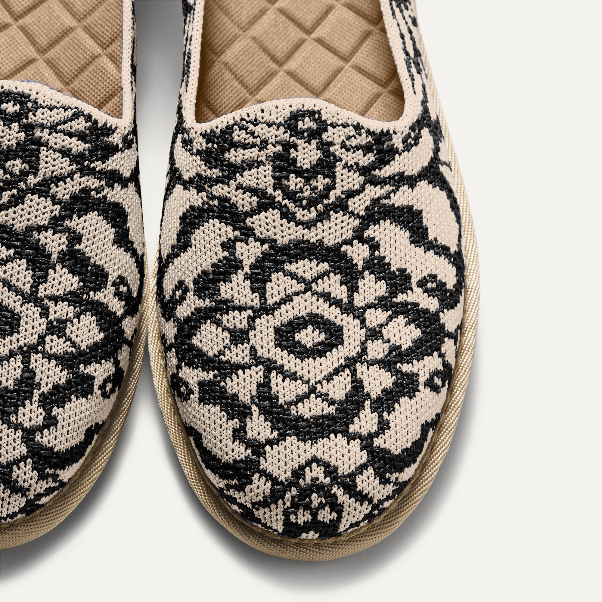 316_CruiserLoafer_EspressoBloom_Toe_detailMacro_4512_526182fb-c6af-4674-9279-31555a3b09c7.jpg