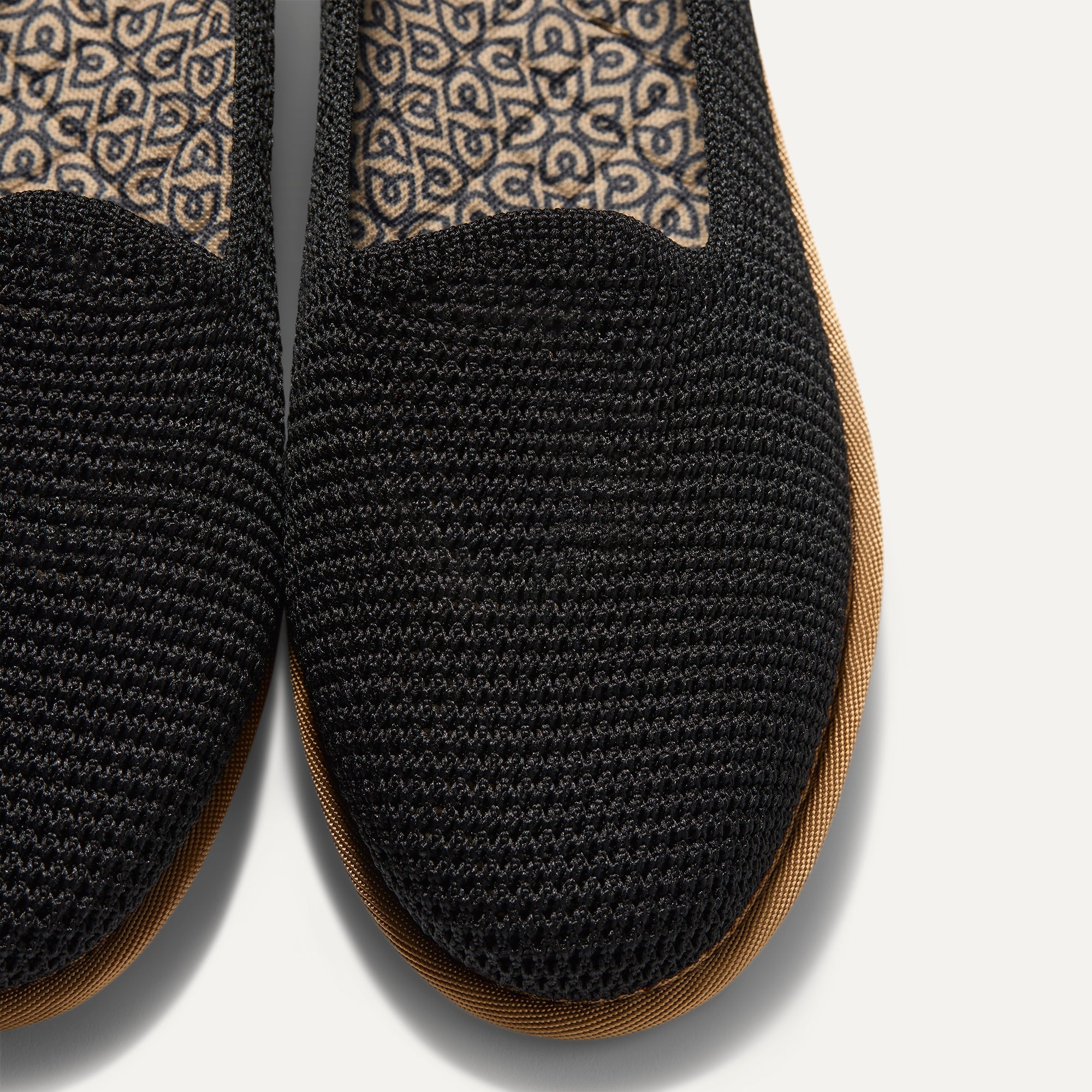 316_Rothys_Cruiser_Loafer_Black_Raffia-Knit_Toe_detailMacro_4558.jpg