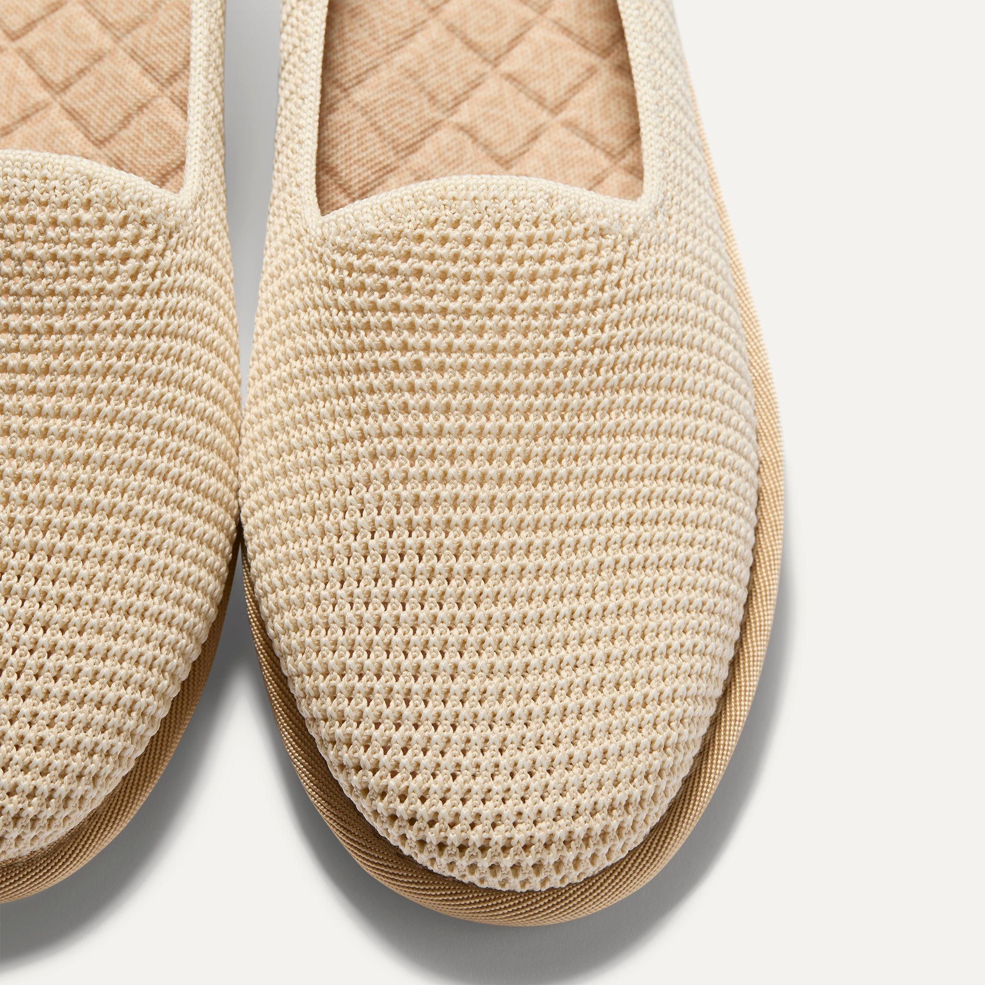 316_Rothys_Cruiser_Loafer_White_Raffia-Knit_Toe_detailMacro_4514.jpg