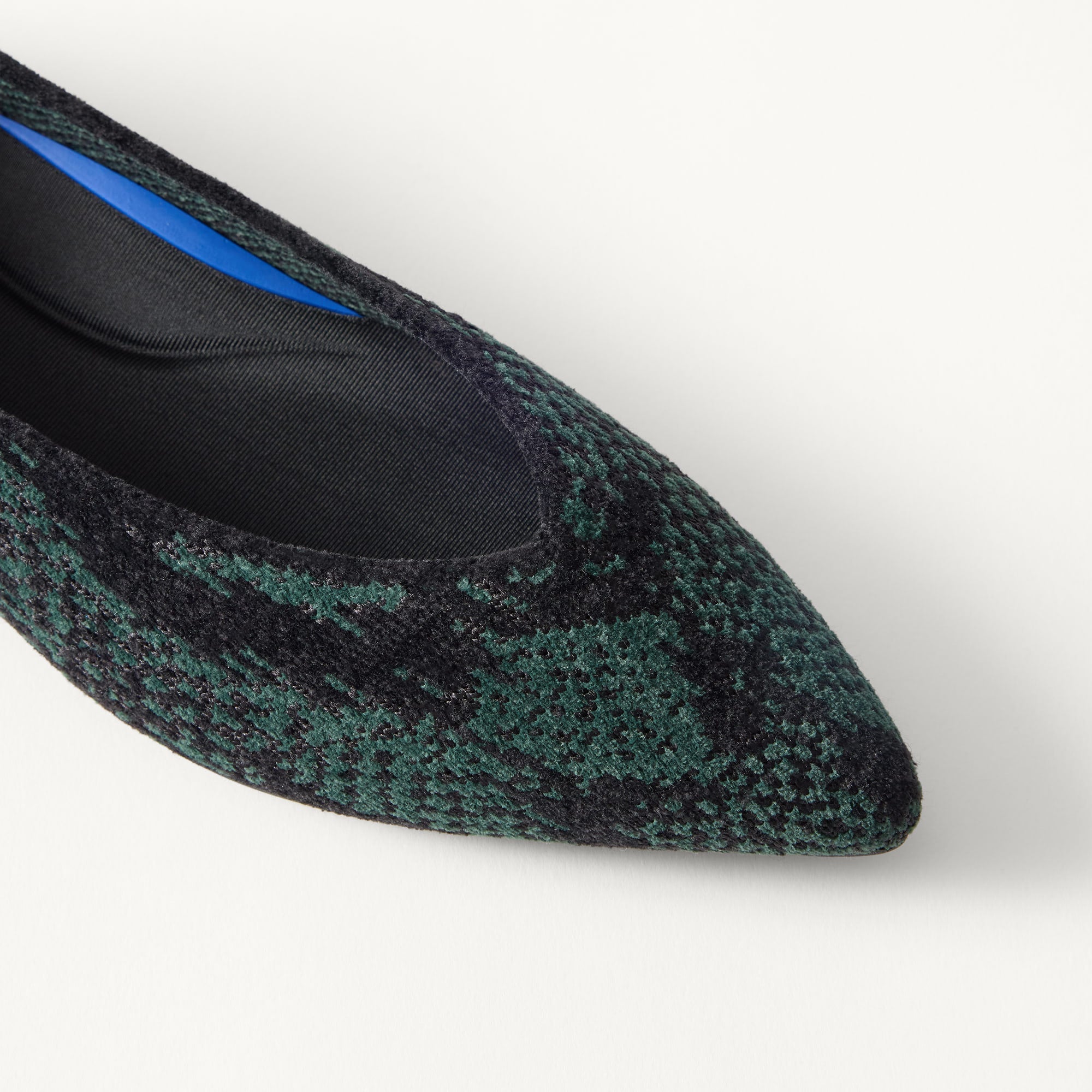 322_ReVelvetFinePoint_EvergreenPython_Toedetail_Macro_4554.jpg