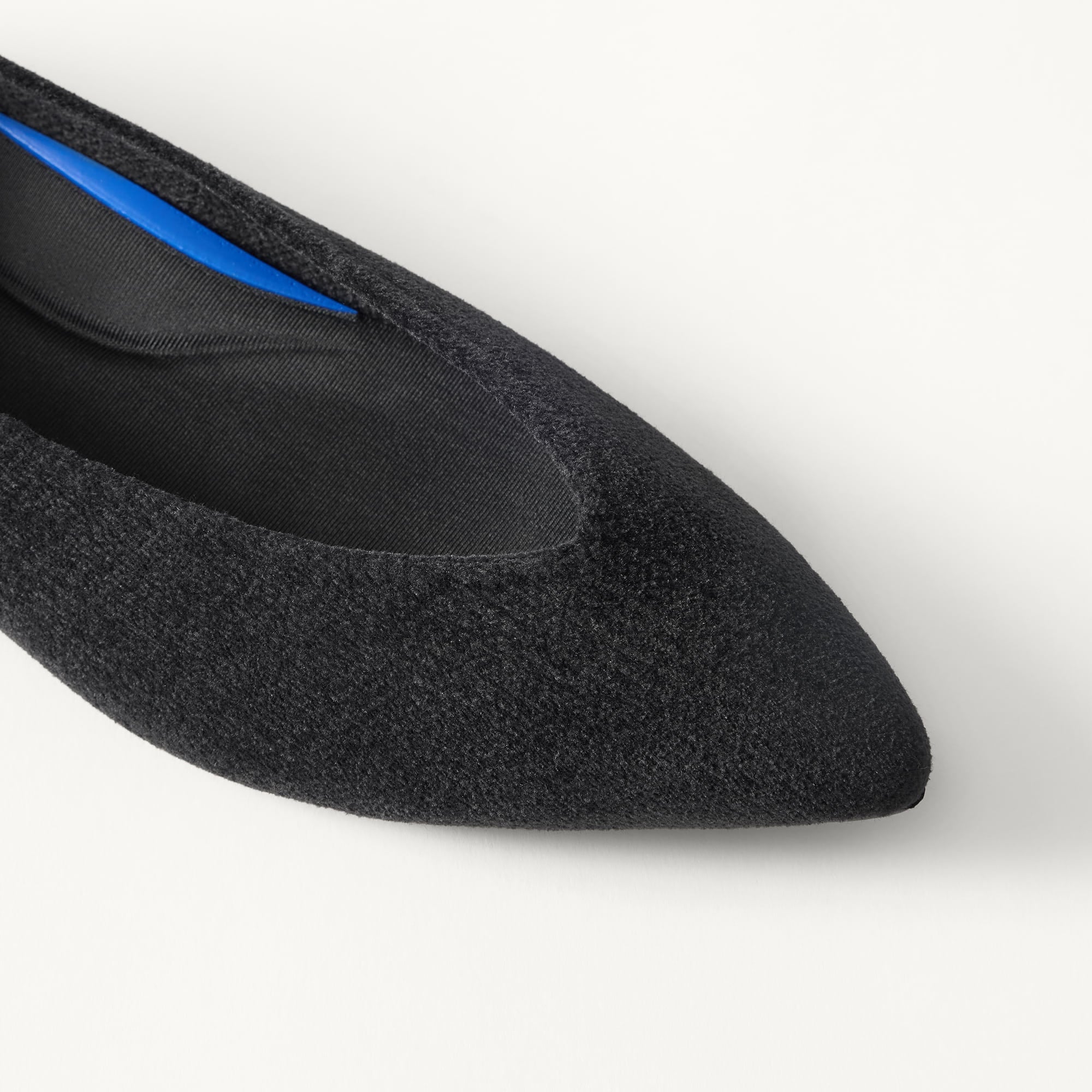 322_ReVelvetFinePoint_ReVelvetBlack_Toedetail_Macro_8577.jpg