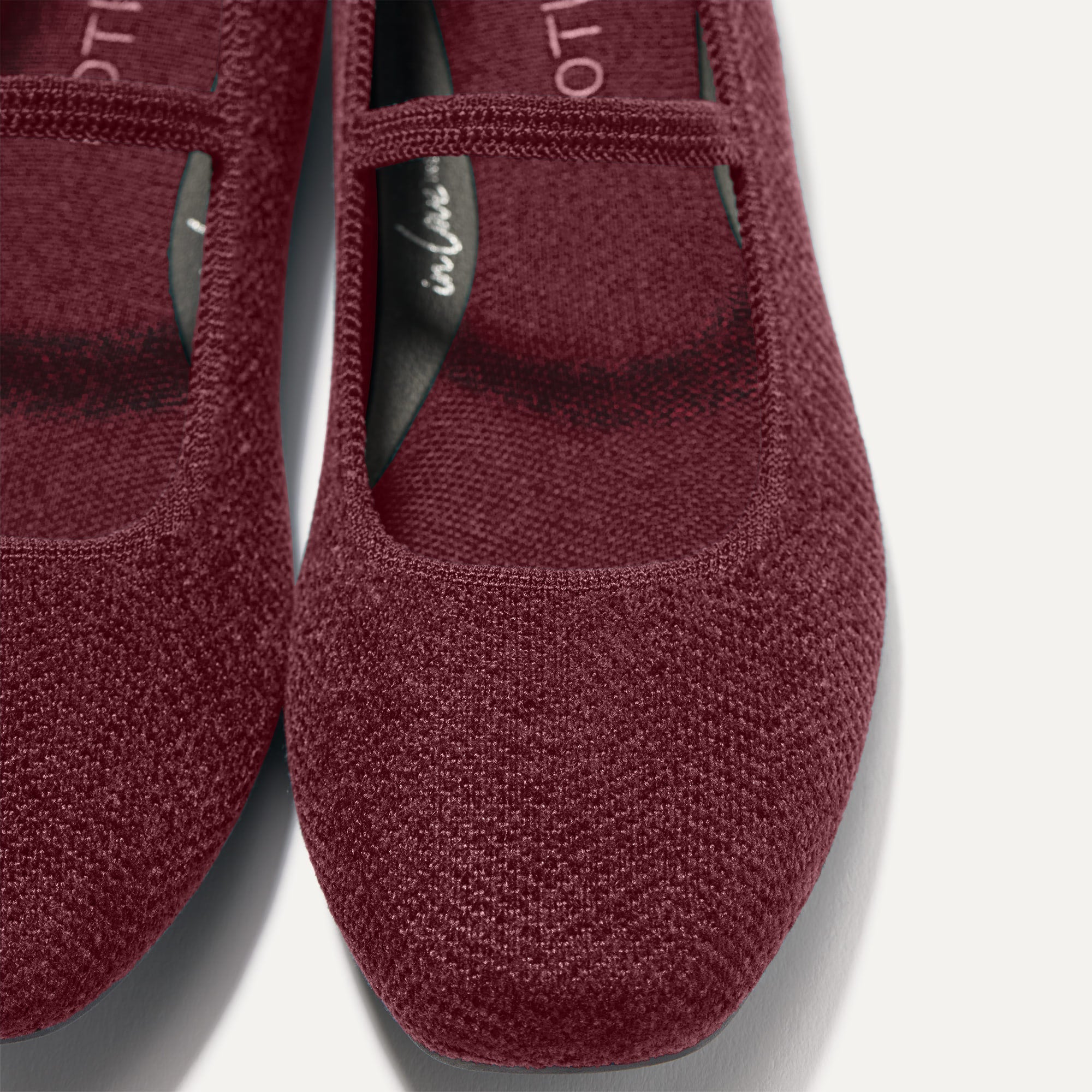 333_ReVelvet_MaxSquareMaryJane_ReVelvet_Syrah_Toedetail_Macro_5446.jpg
