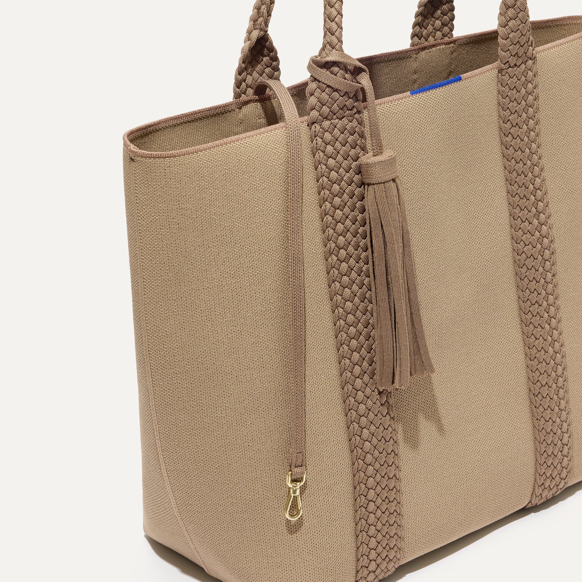348_LightweightTote_CaramelTwist_Front_Strap_5668.jpg