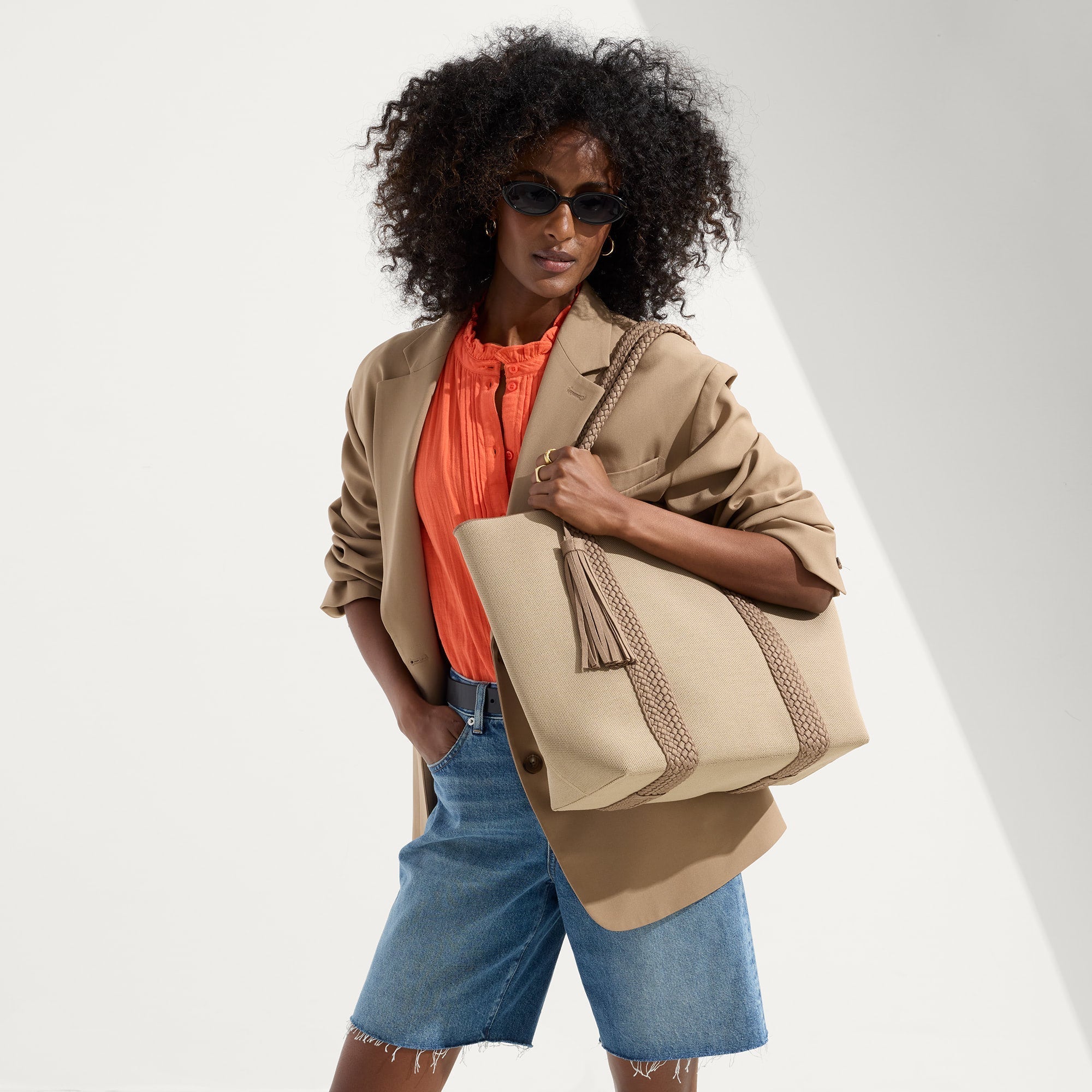 348_LightweightTote_CaramelTwist_OnFigure_9660.jpg