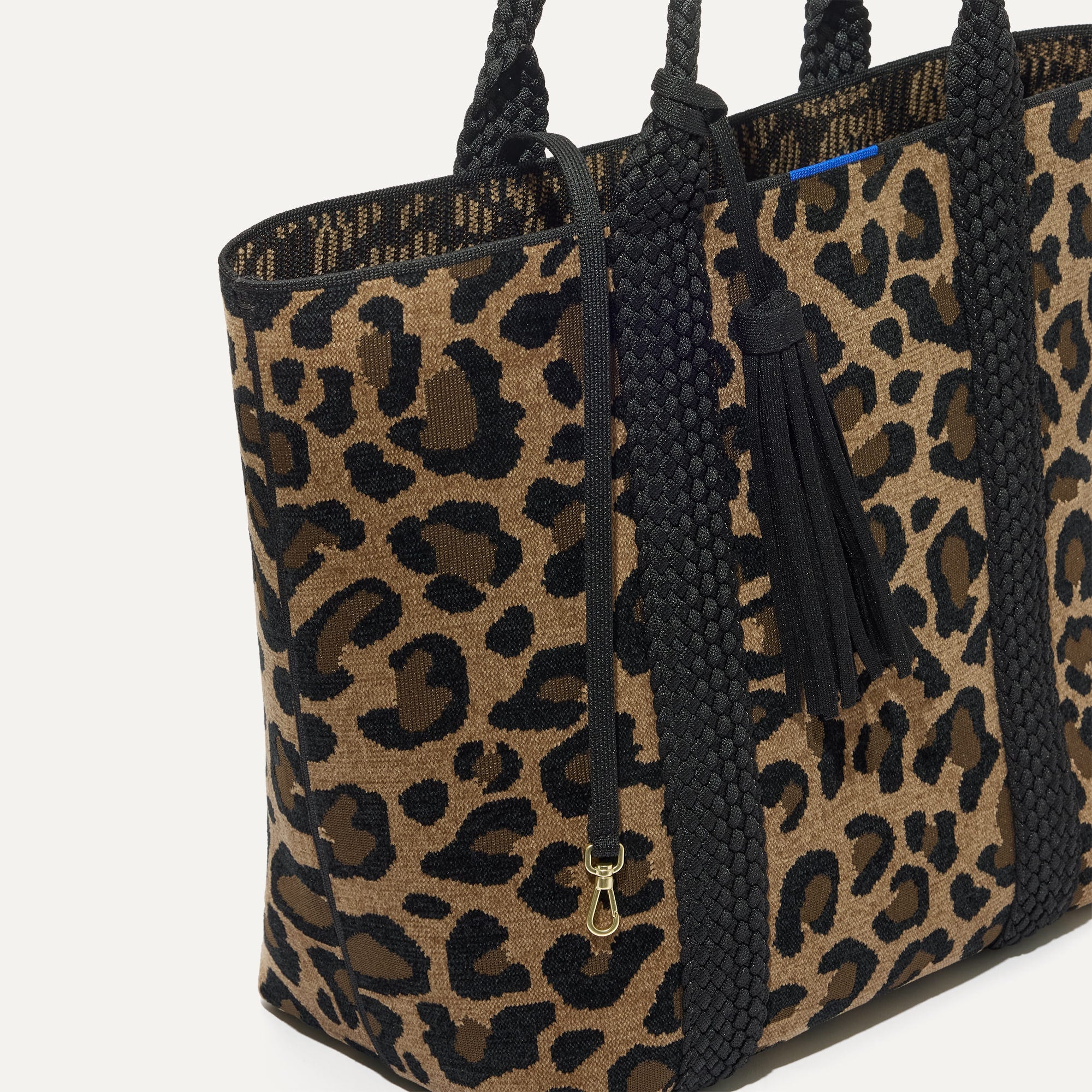 348_LightweightTote_ReVelvet_Cat_Front_Strap_5448.jpg