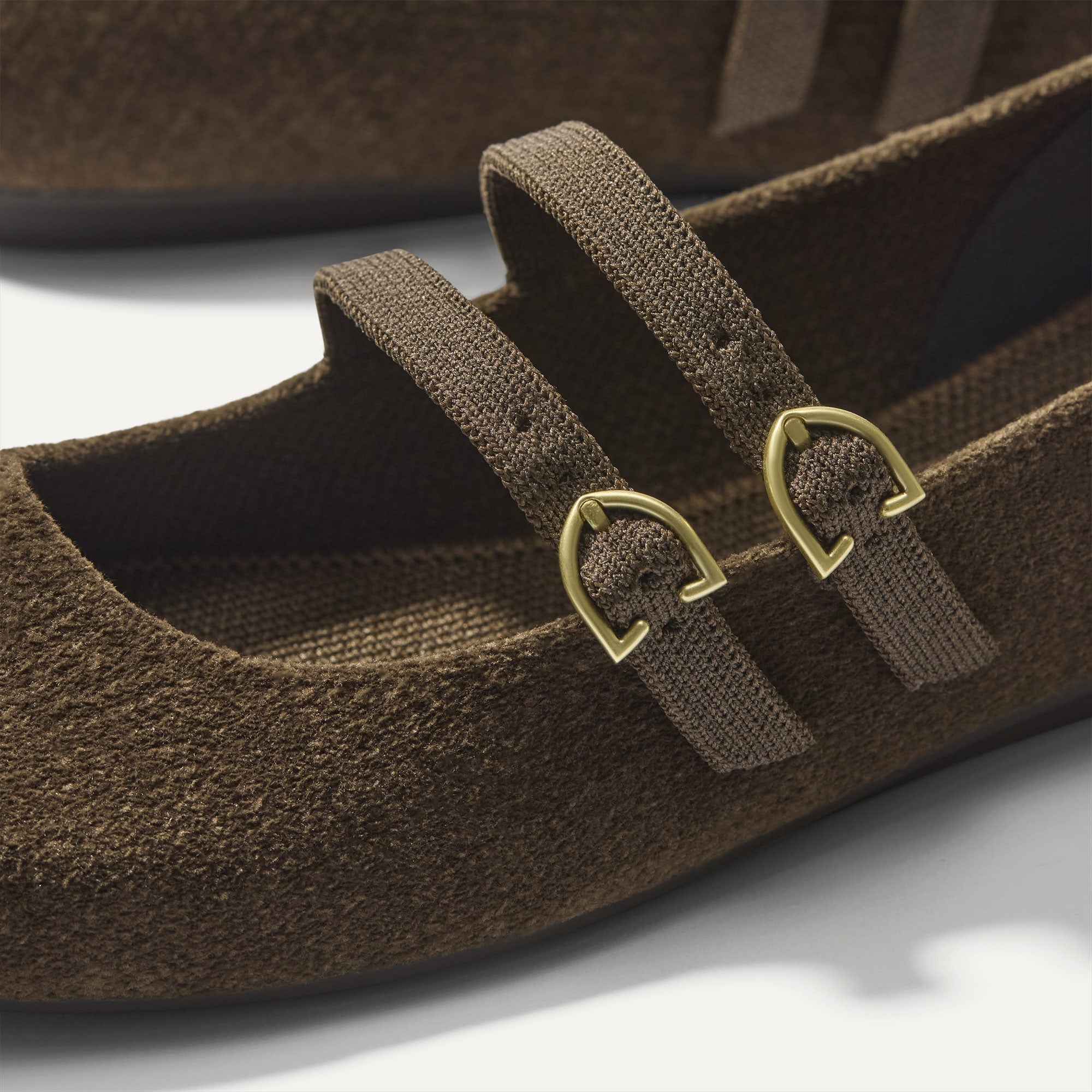350_ReVelvetDoubleBuckleMaryJane_ReVelvetBistro_Toedetail_Macro_2132.jpg