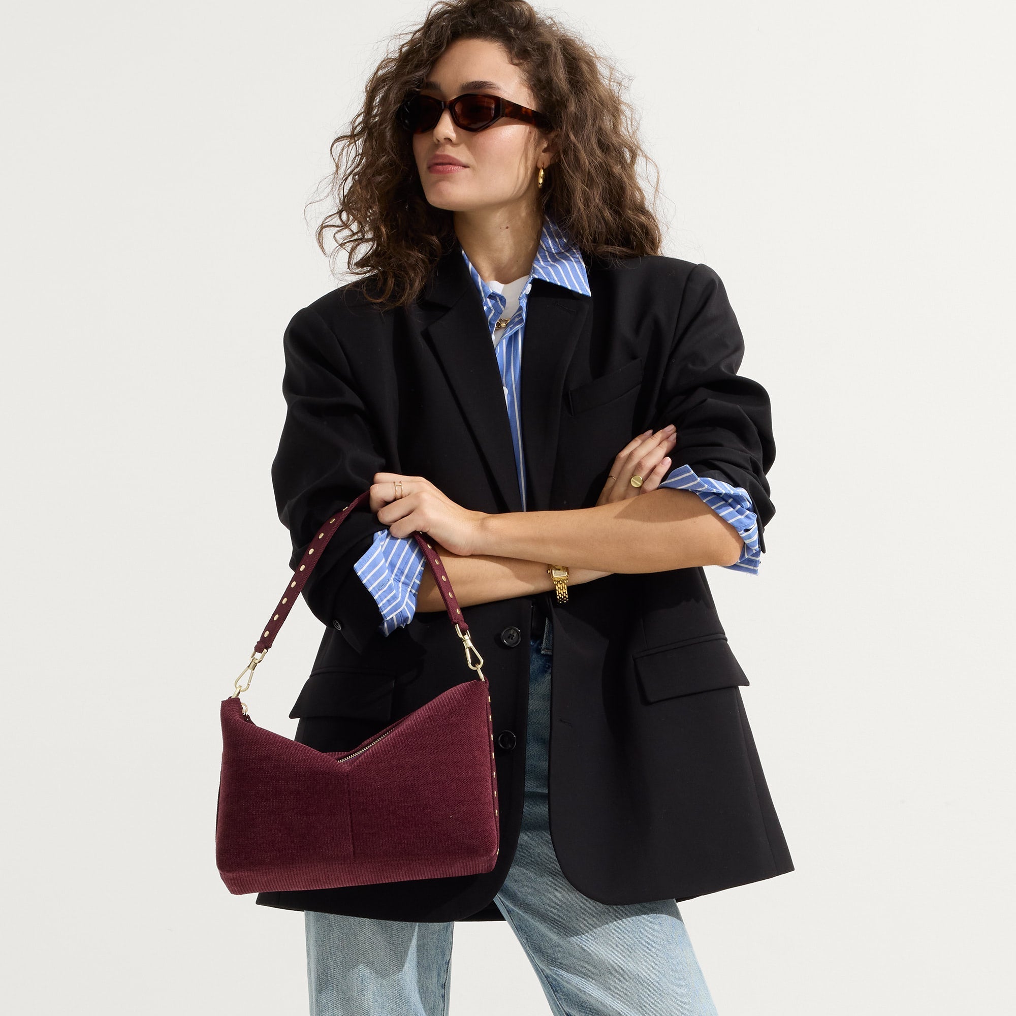 357_ReVelvetDailyCrossbody_Syrah_OnFigure_1108_a95522d0-4b0e-4e1d-b39c-b3eb9118f04b.jpg