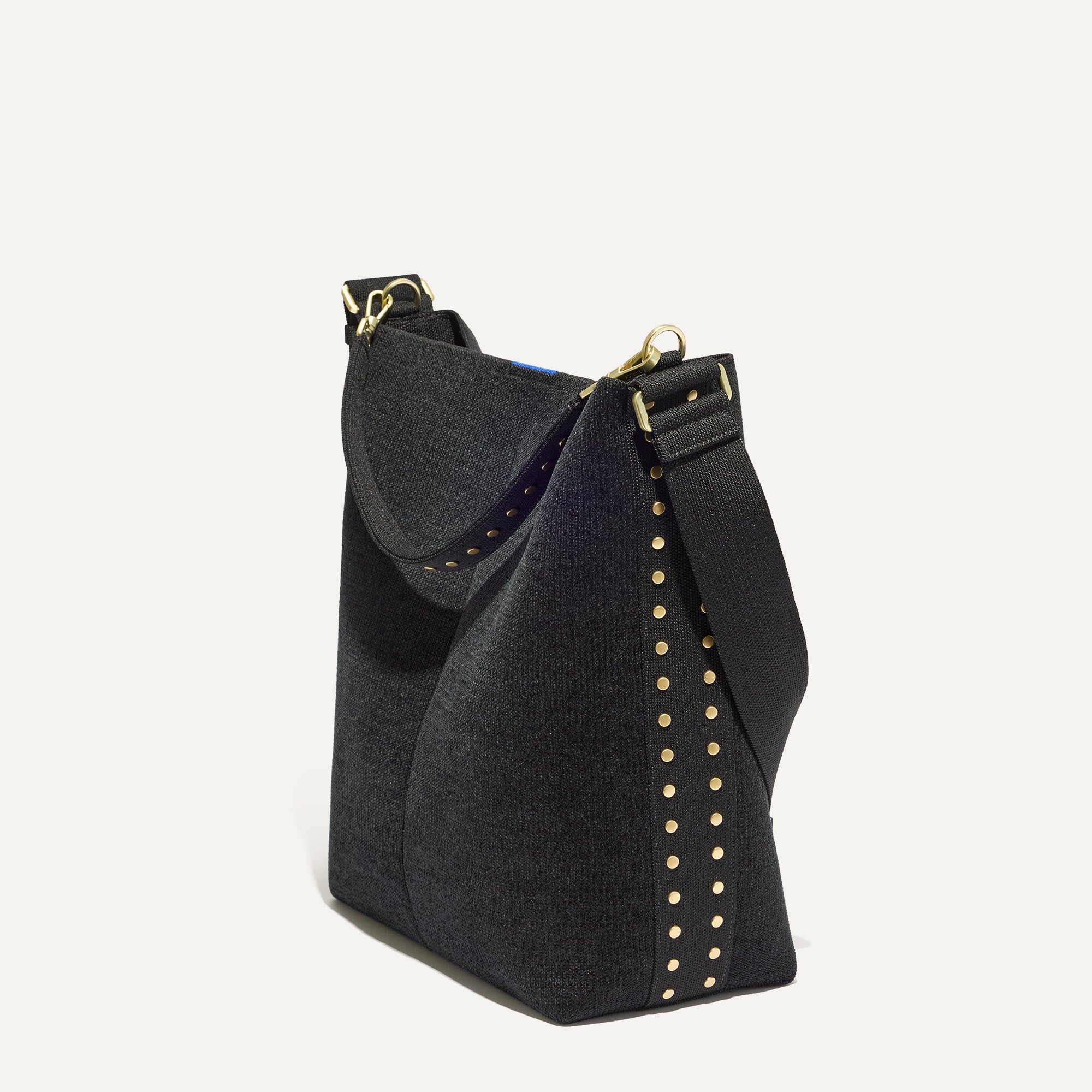 358_ReVelvet_Bucket_Bag_ReVelvet_Black_45_Degree_9365_0c3abbcc-9740-4026-a69c-c25dc0b03fbe.jpg