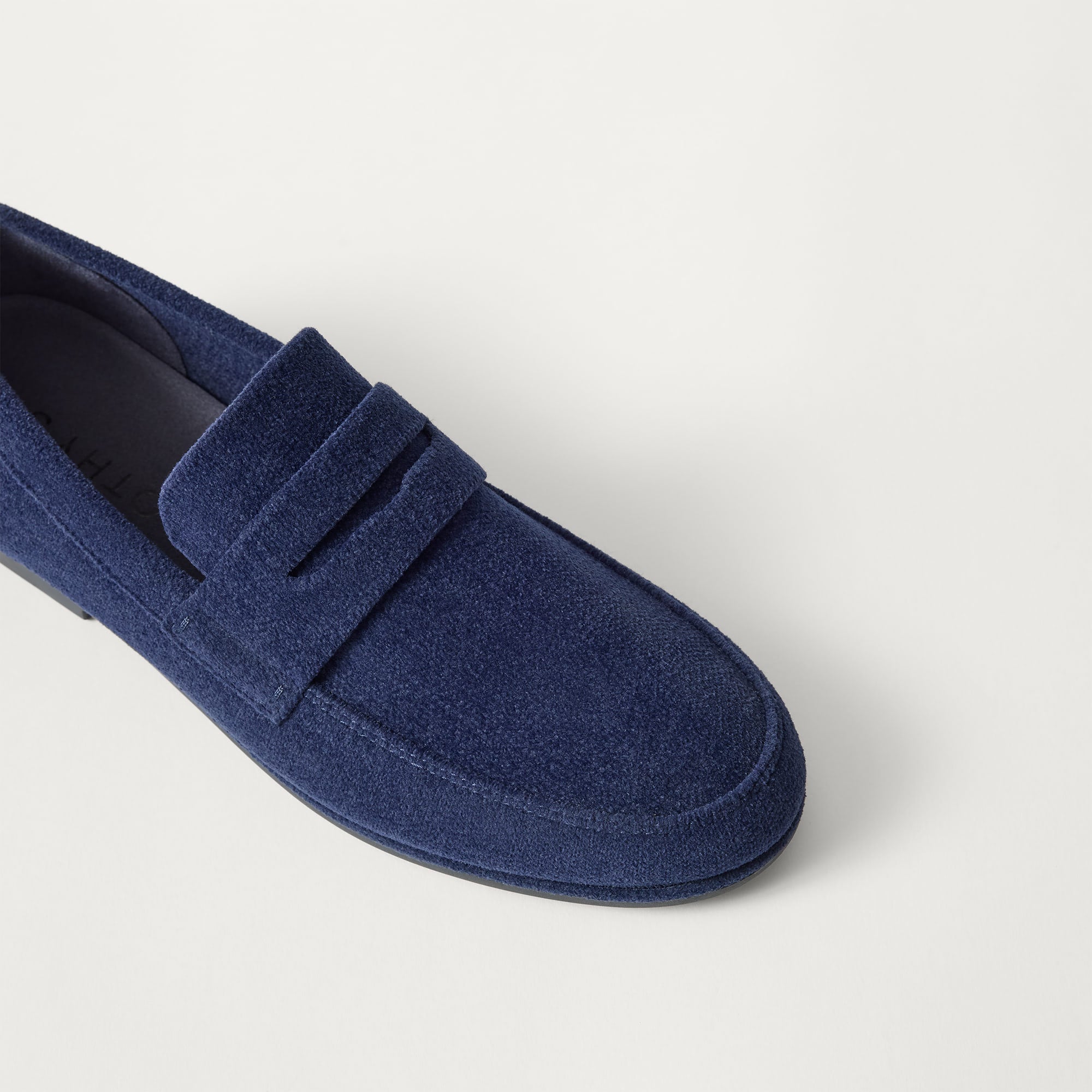 385_TheReVelvetRavelloPennyLoafer_DeepNavy_ToedetailMacro_5665_1.jpg