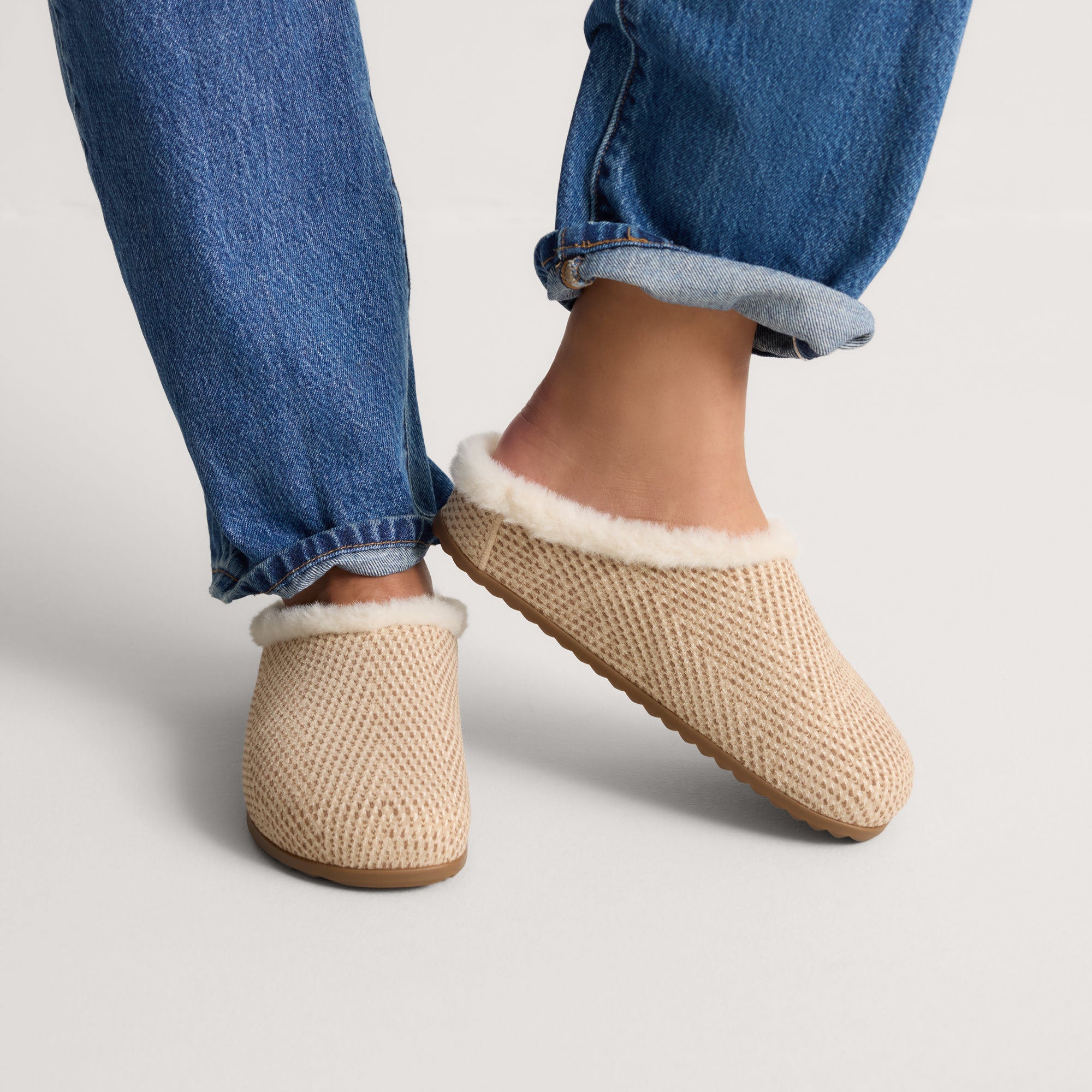 390_ApresClog_CreamHerringbone_OnFigure_0486.jpg