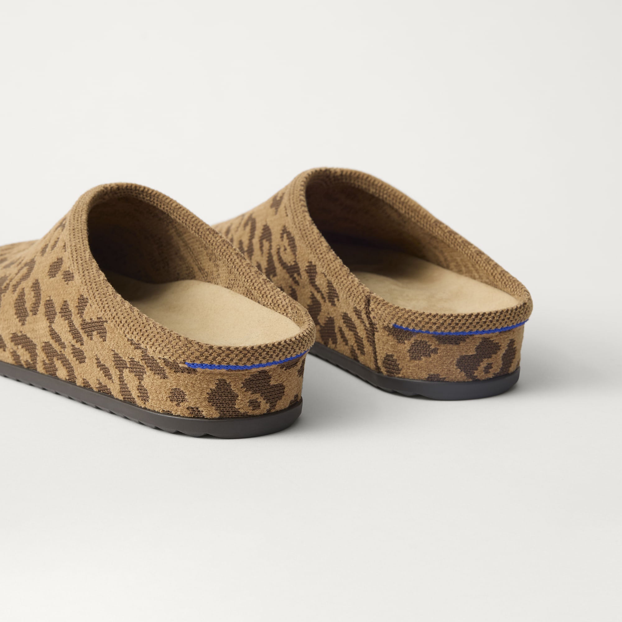 406_ReVelvetCasualClog_ReVelvetKhakiCat_Heel_5689.jpg