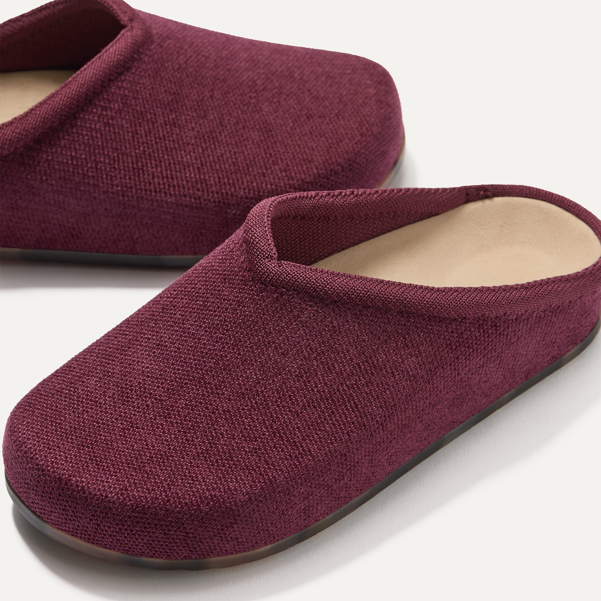 406_ReVelvet_CasualClog_ReVelvet_Syrah_Toedetail_Macro_2113.jpg