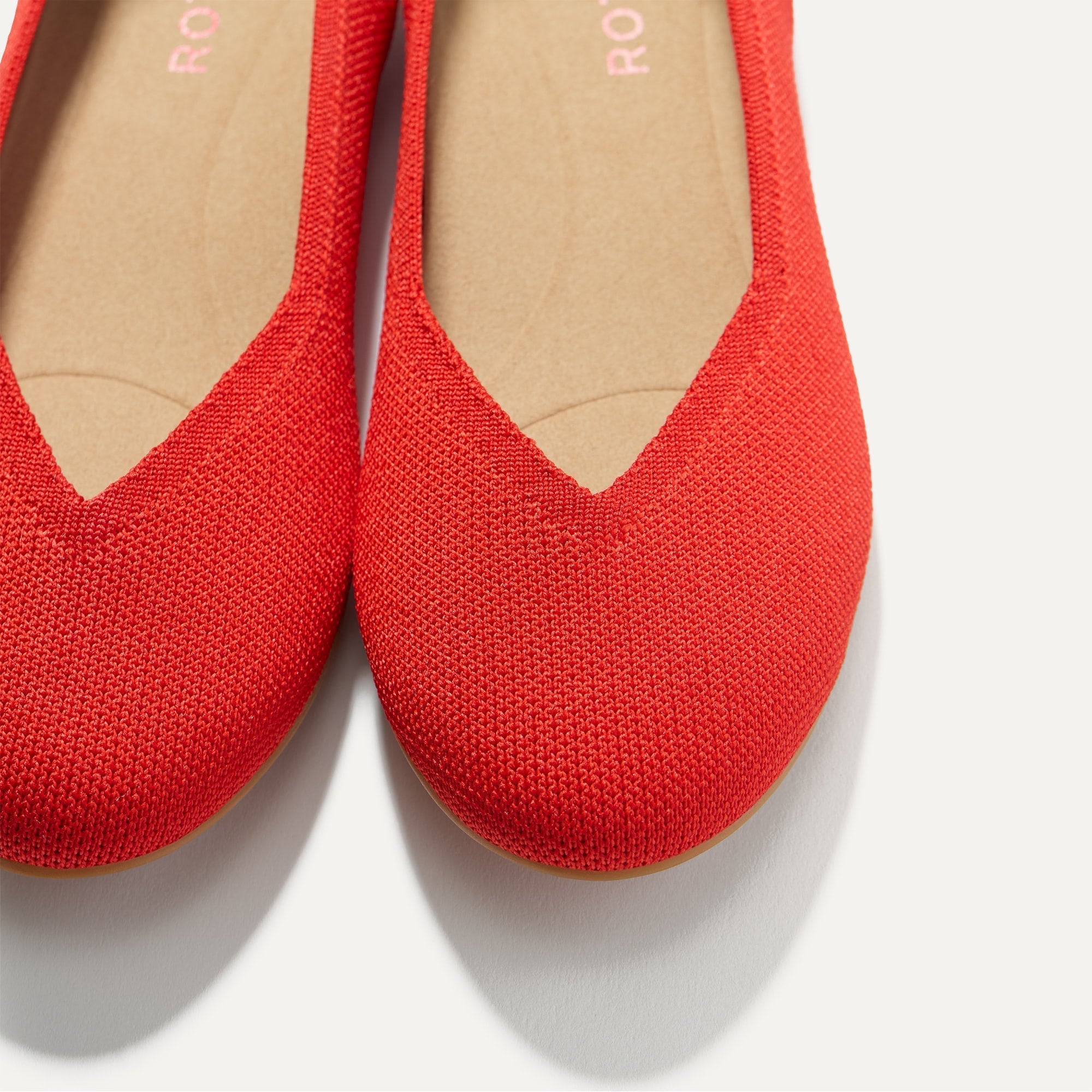 441_DailyFlat_ShowstopperRed_Toedetail_Macro_6599.jpg