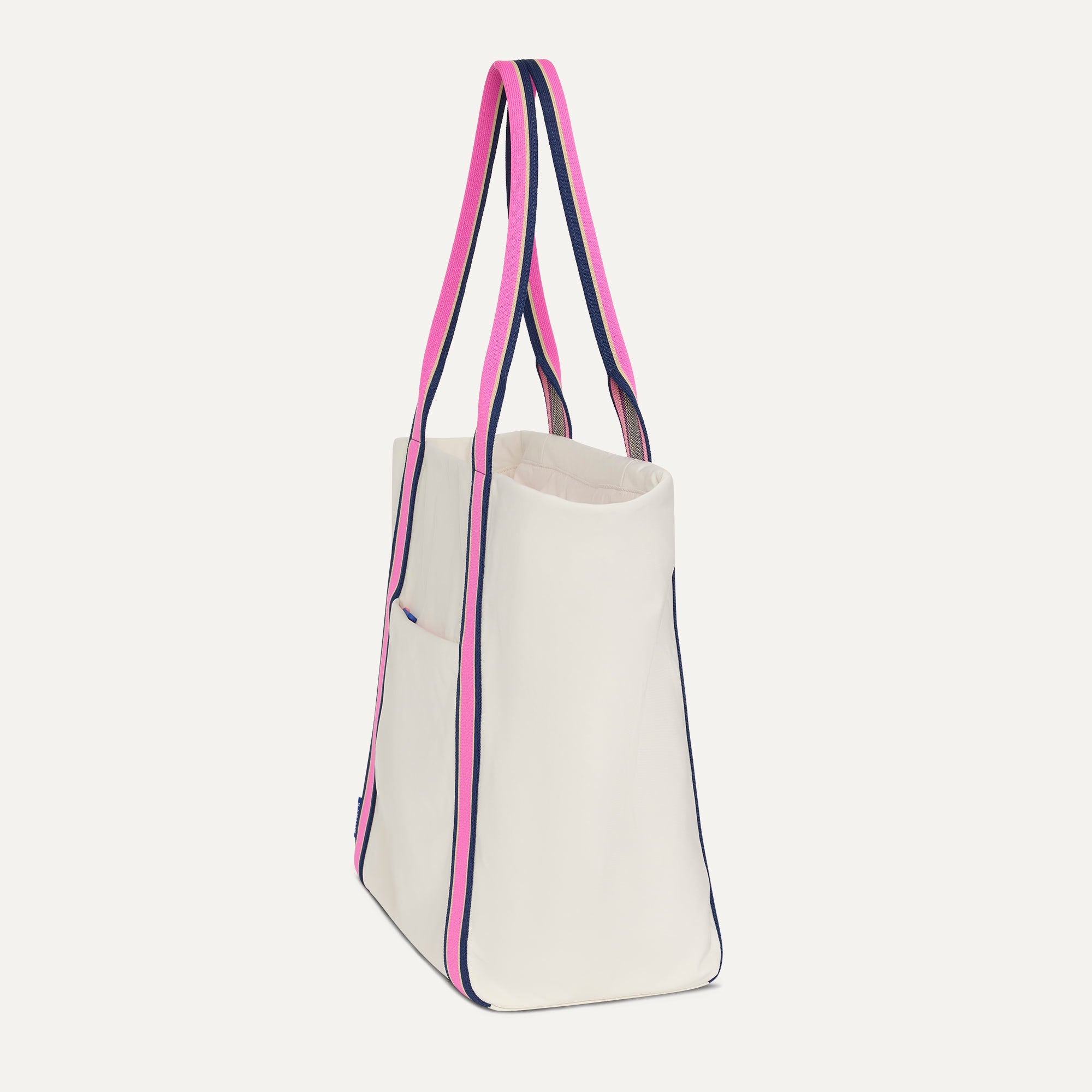 454_TravelTote_Optic_45_Degree_4578.jpg