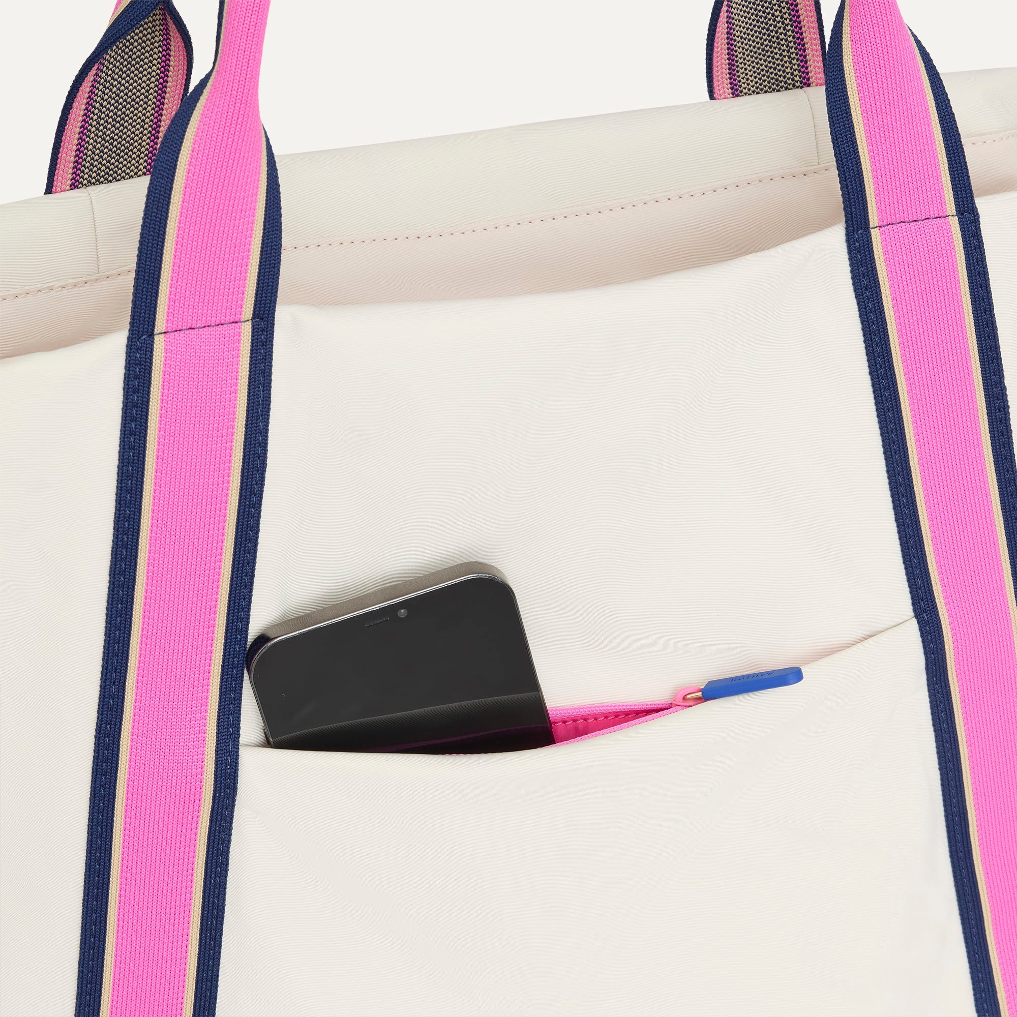 454_TravelTote_Optic_Pocket_detail_8776.jpg