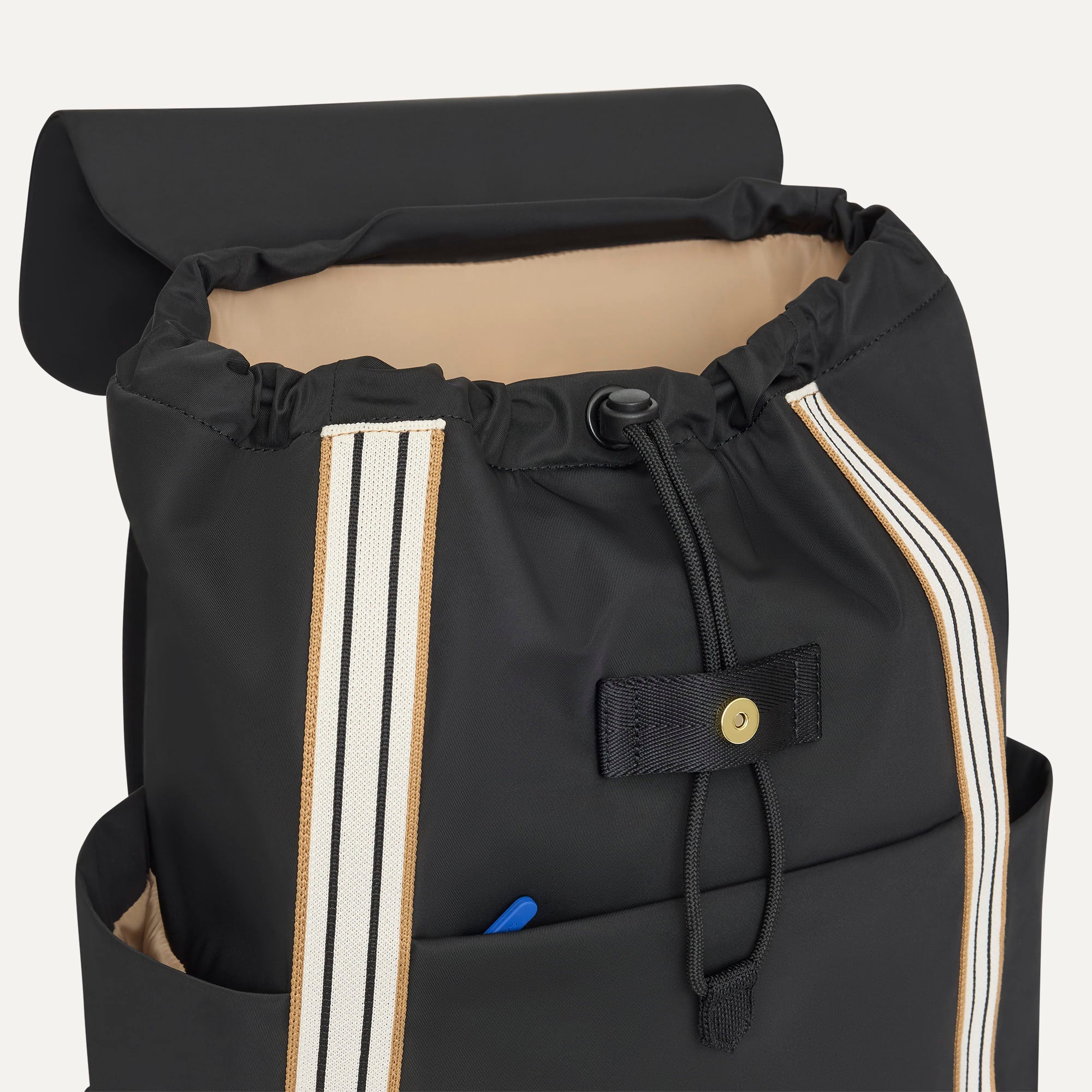 455_TravelCinchBackpack_Ink_Macrocinch_4545.jpg