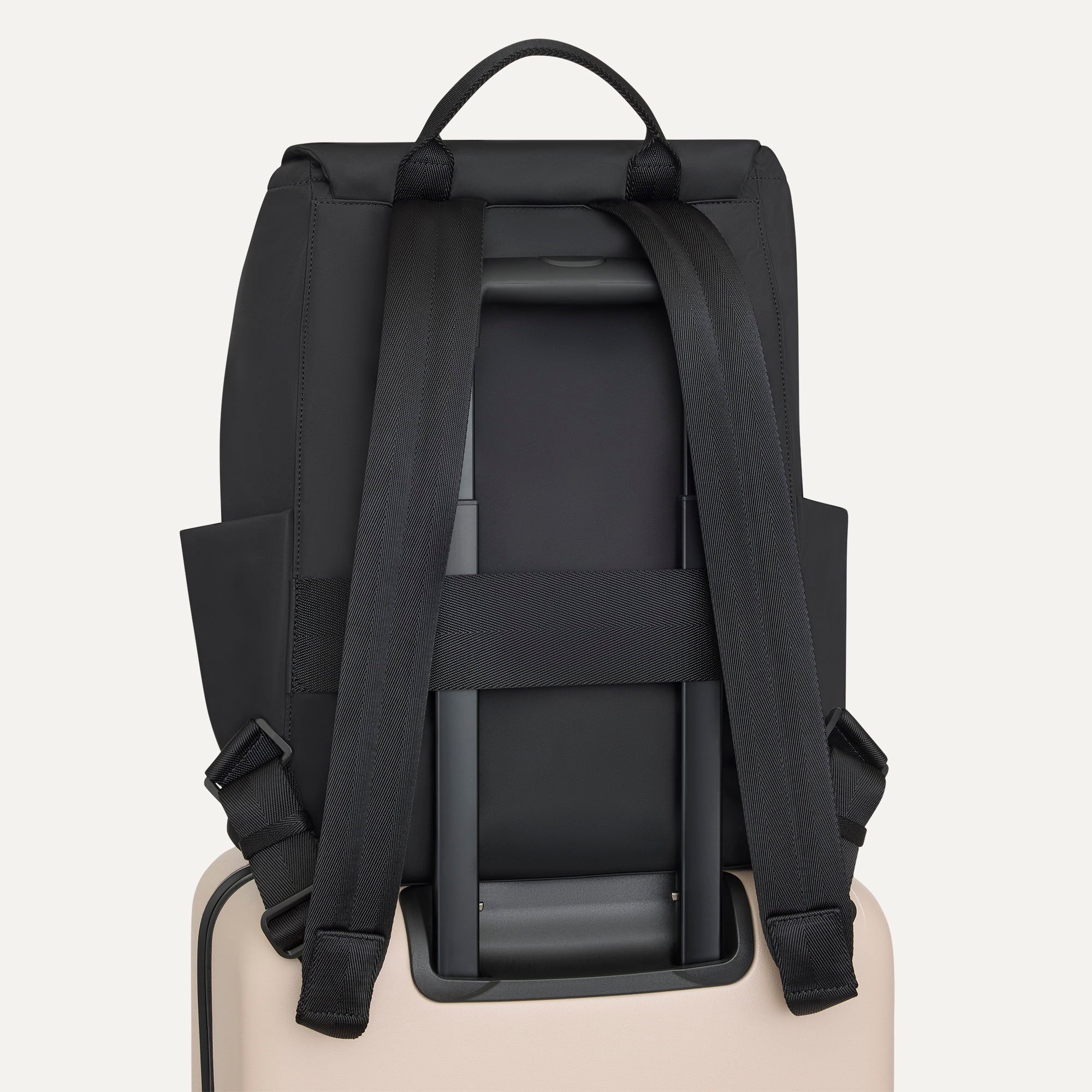 455_TravelCinchBackpack_Ink_Suitcase_detail_4545.jpg