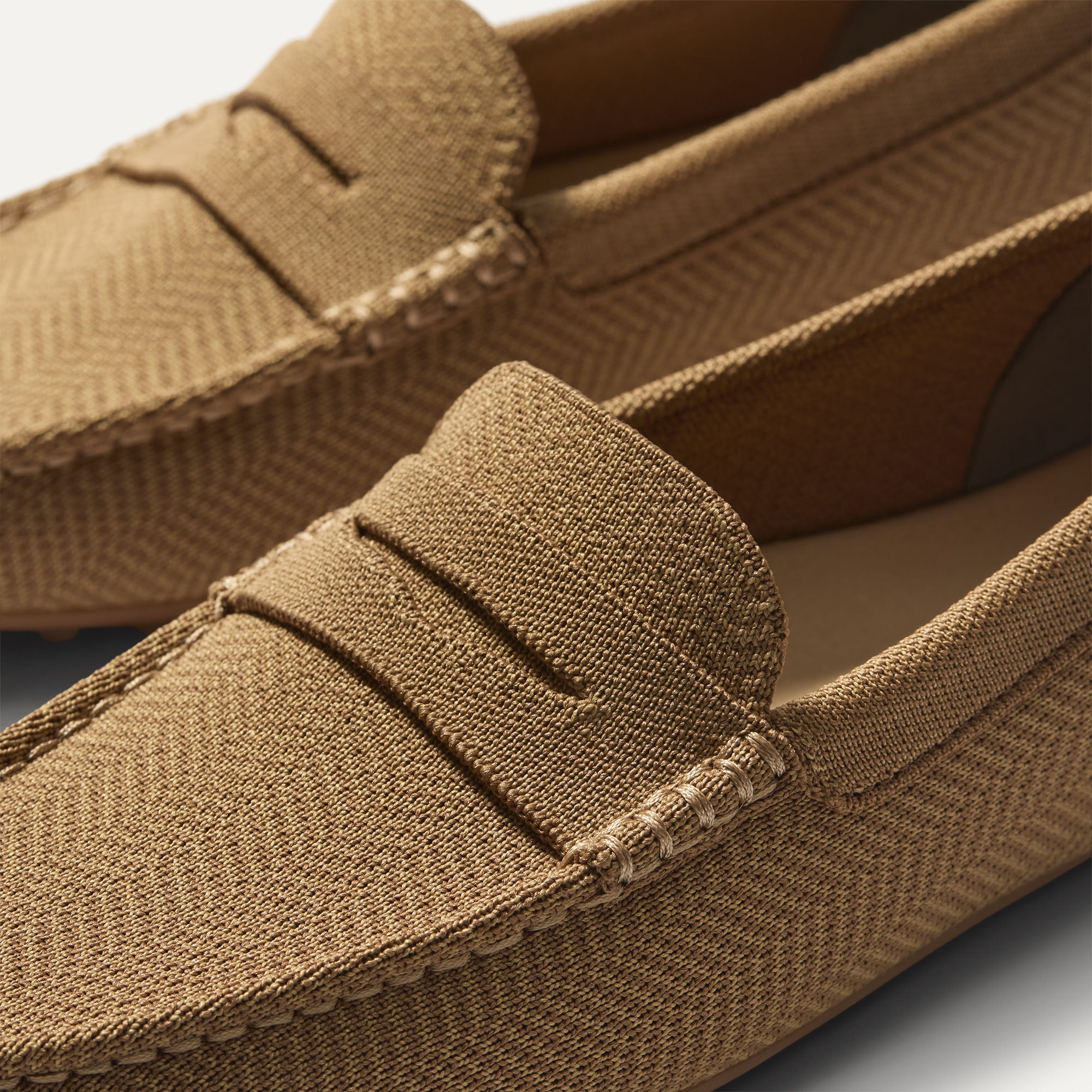 463_Men_sDailyDriver_OakHerringbone_Toedetail_Macro_8778.jpg